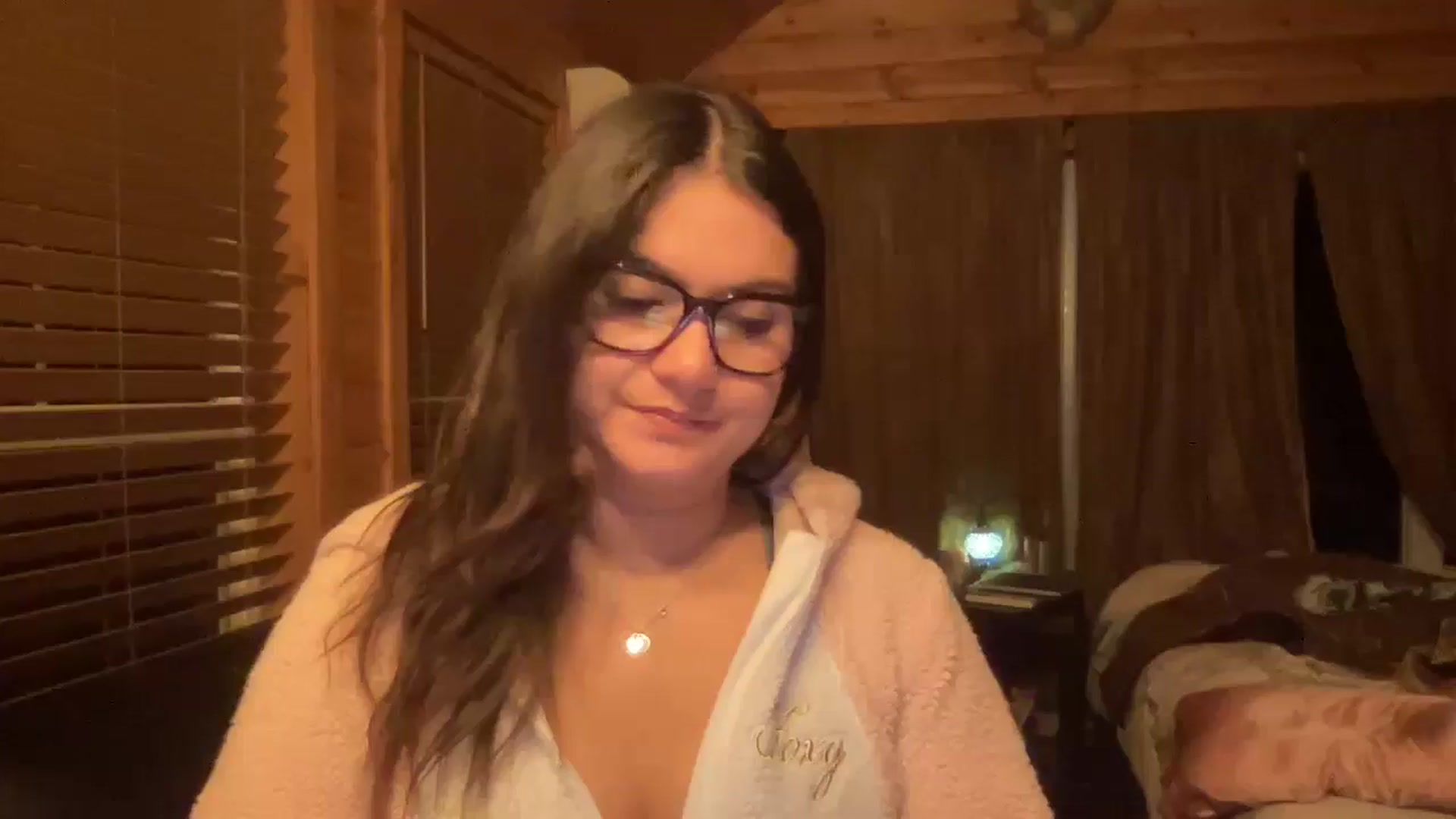 Gallery image thumbnail from Msfoxxylove's myfreecams stream on, 06/06/2025, 09:38 image 6 of 20