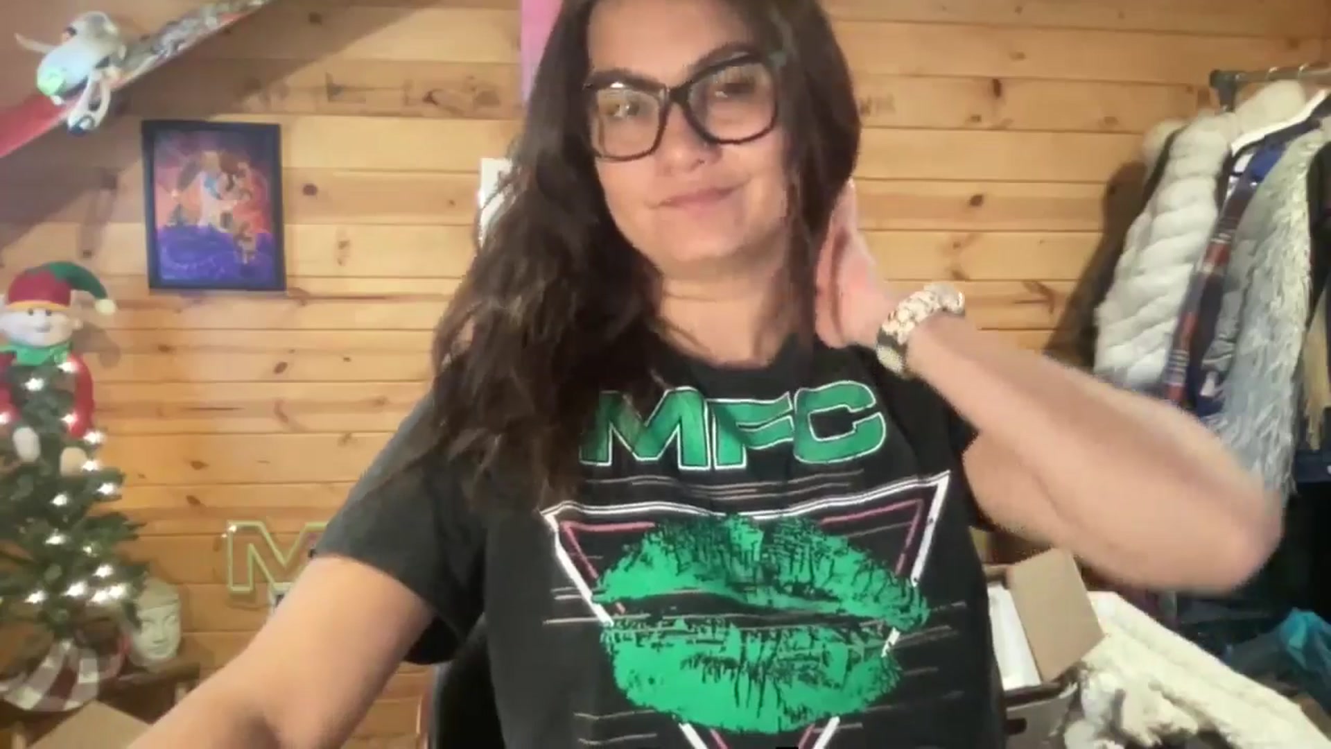 Gallery image thumbnail from Msfoxxylove's myfreecams stream on, 12/16/2025, 18:49 image 5 of 20