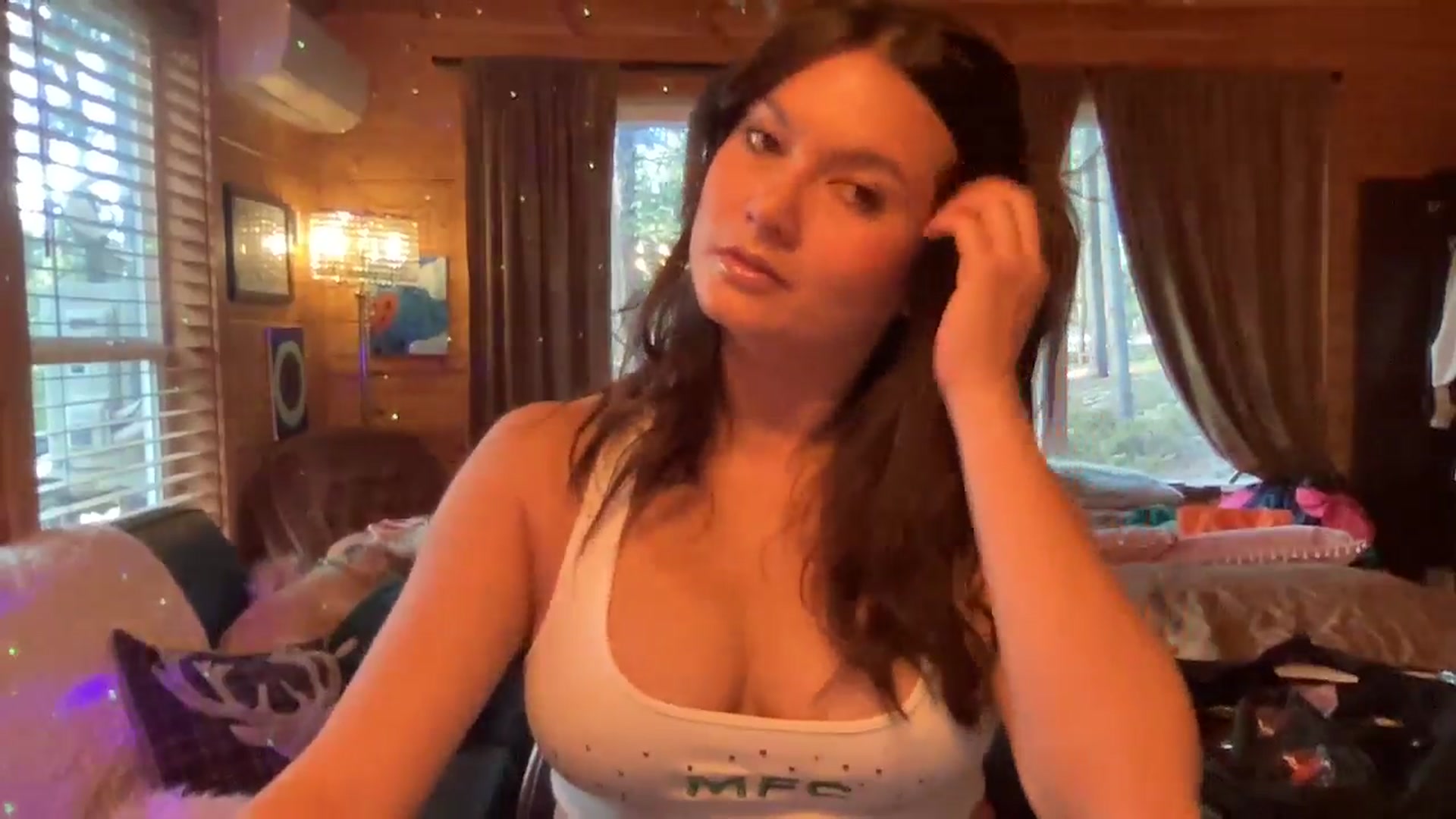 Gallery image thumbnail from Msfoxxylove's myfreecams stream on, 03/21/2026, 13:48 image 19 of 20
