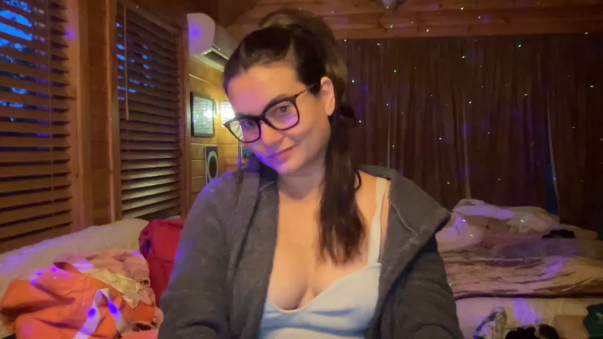 Gallery image thumbnail from Msfoxxylove's myfreecams stream on, 04/01/2026, 13:40 image 6 of 20