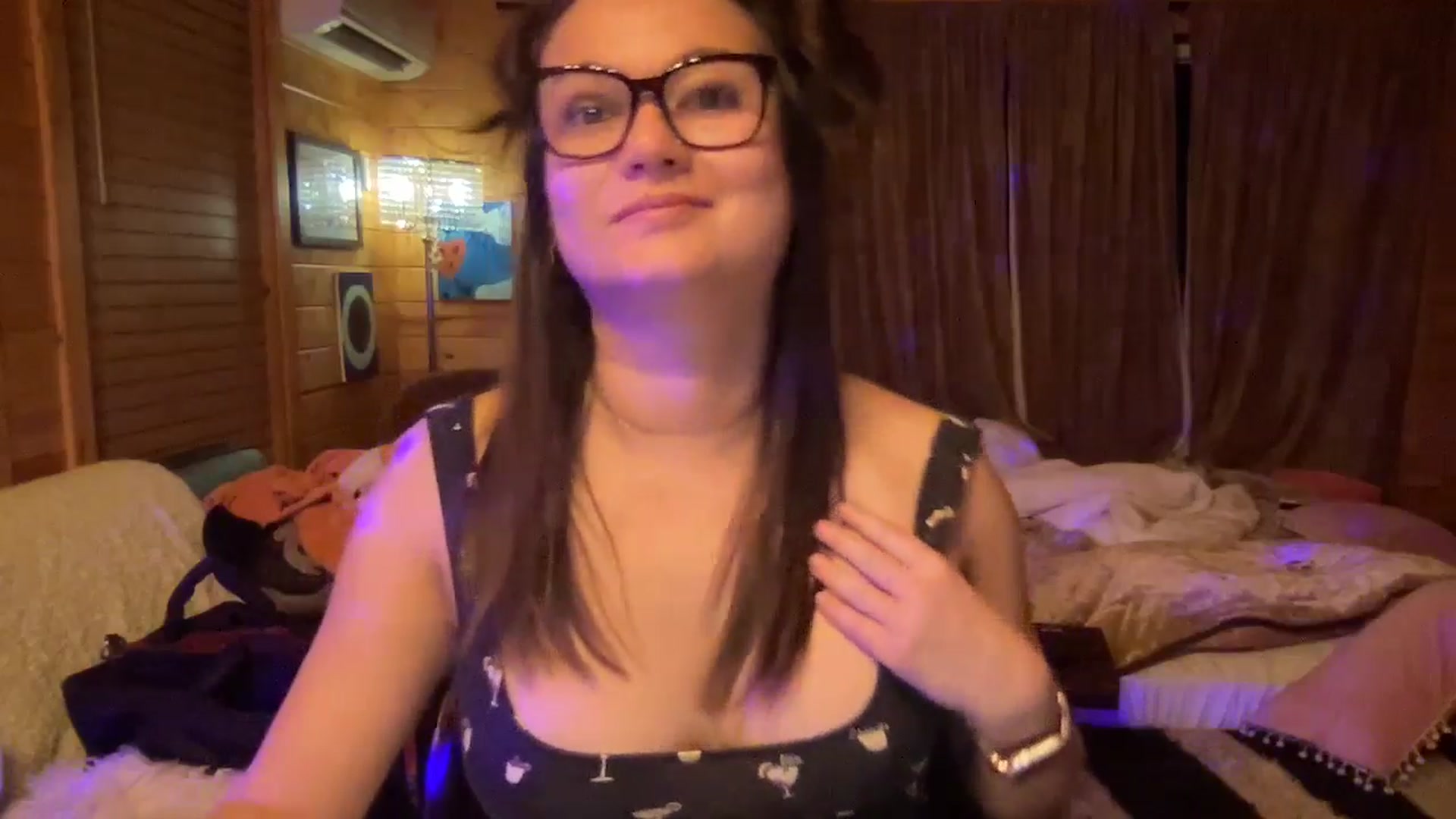 Gallery image thumbnail from Msfoxxylove's myfreecams stream on, 04/05/2026, 12:39 image 9 of 20