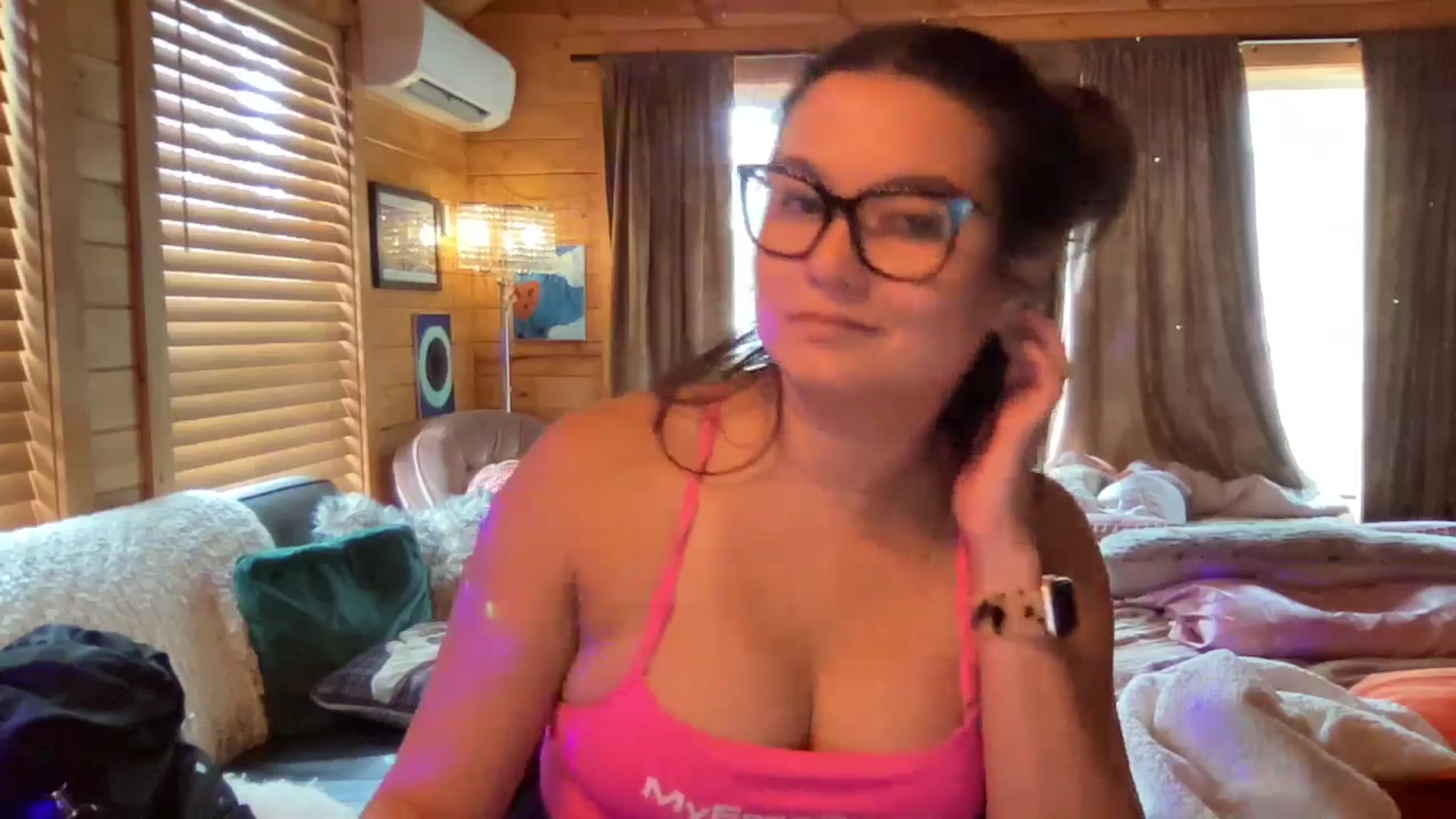 Gallery image thumbnail from Msfoxxylove's myfreecams stream on, 04/06/2026, 16:25 image 17 of 20