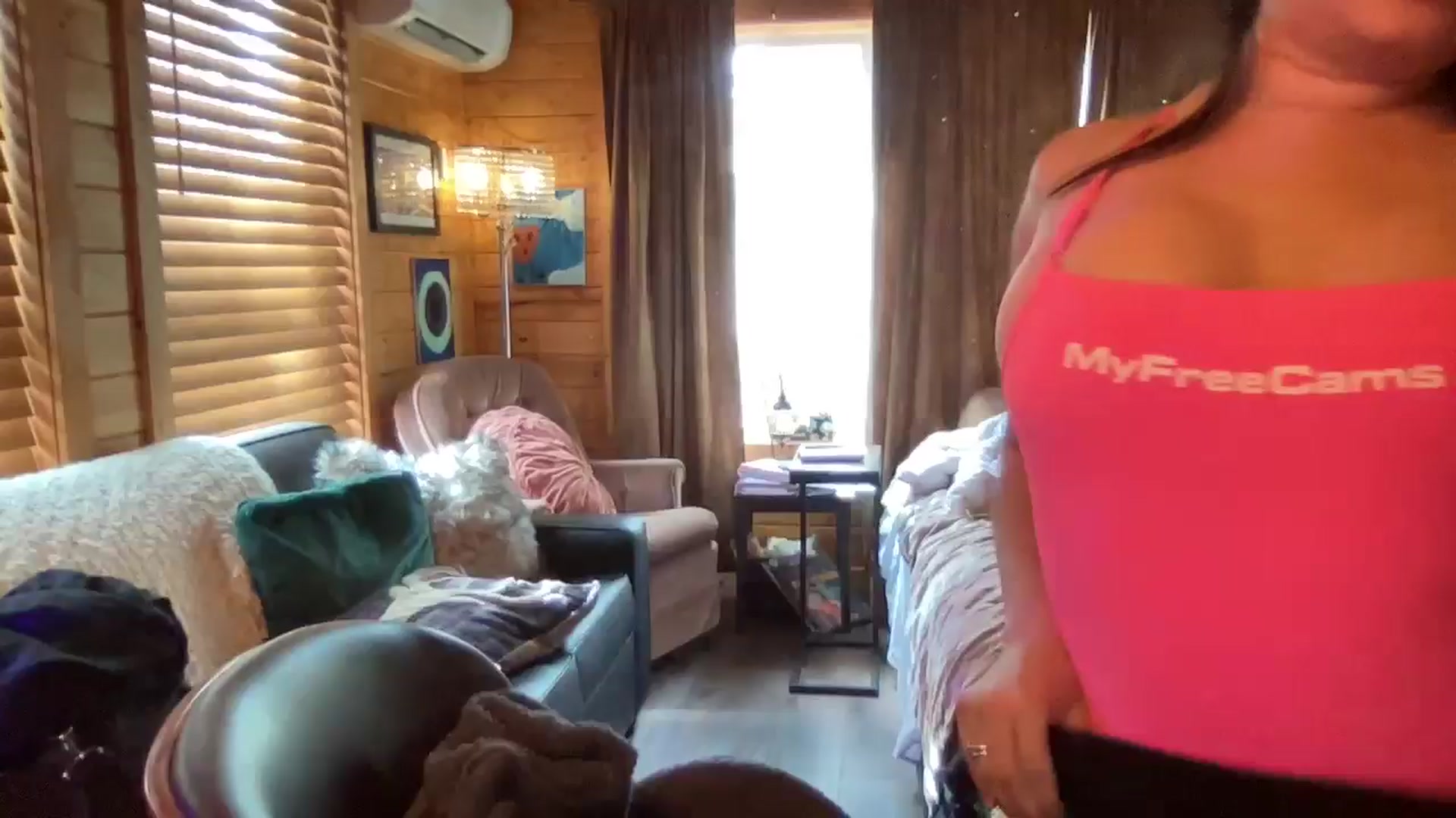 Gallery image thumbnail from Msfoxxylove's myfreecams stream on, 04/06/2026, 16:25 image 8 of 20