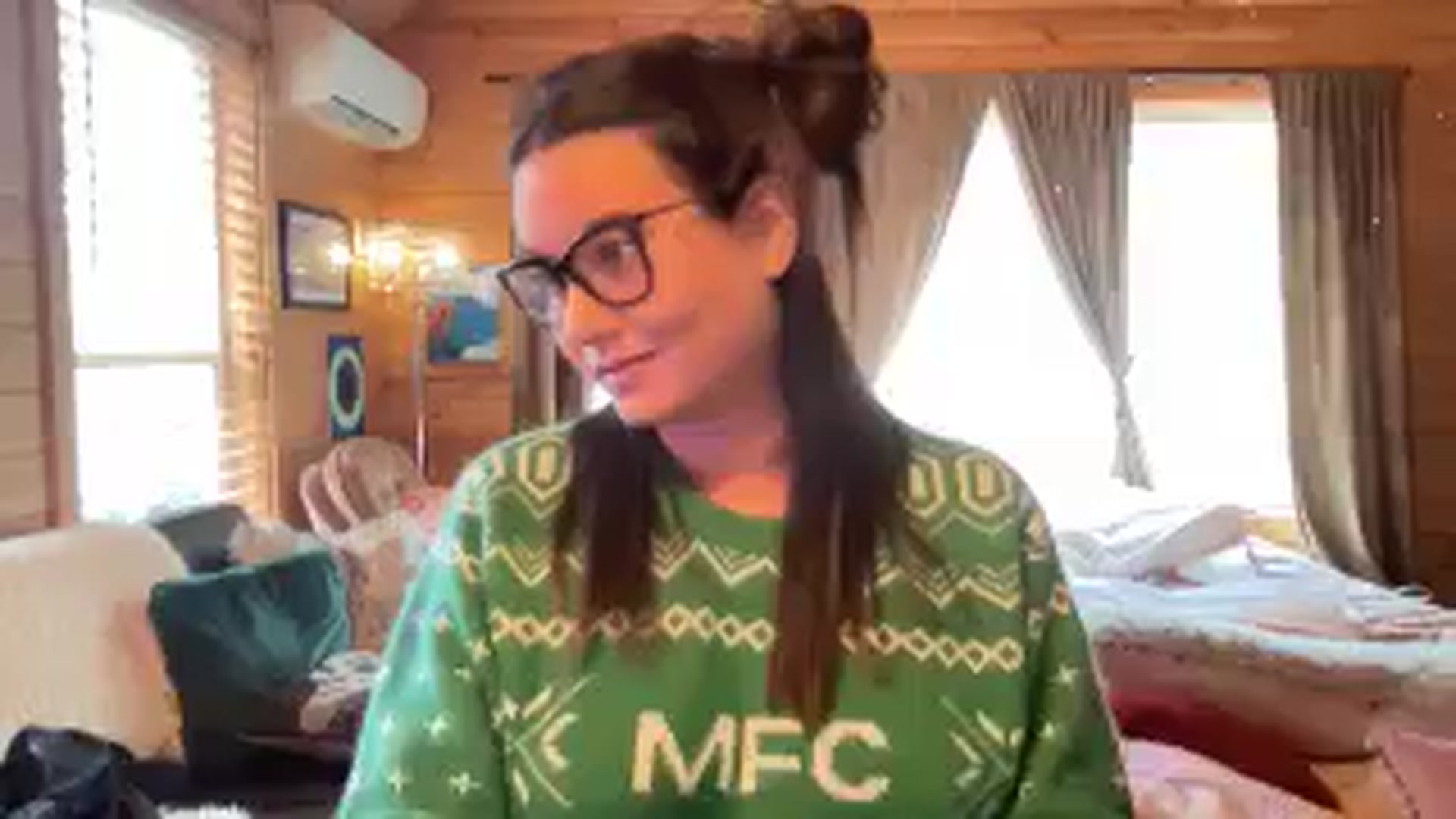 Gallery image thumbnail from Msfoxxylove's myfreecams stream on, 04/07/2026, 16:40 image 11 of 20