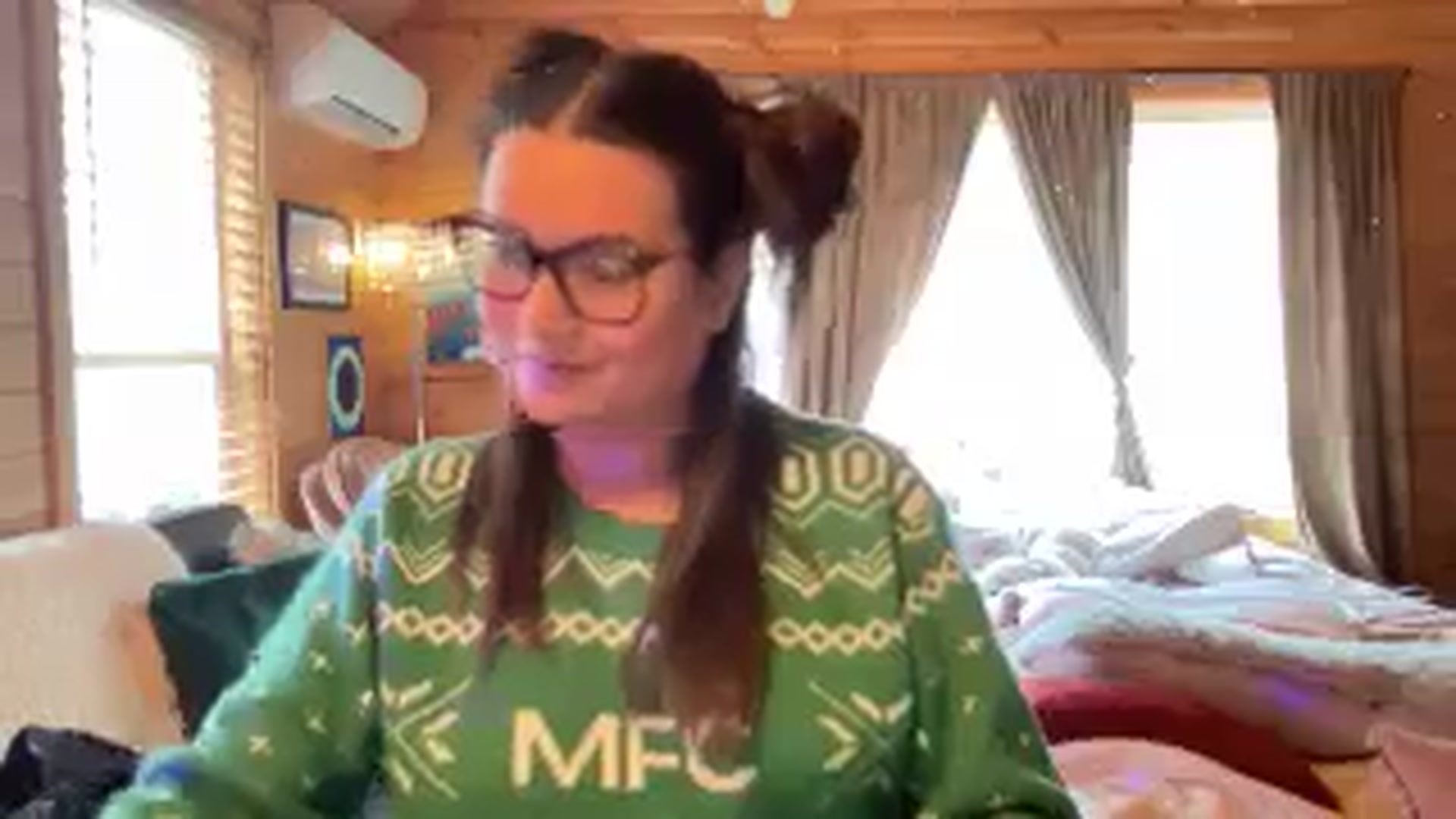 Gallery image thumbnail from Msfoxxylove's myfreecams stream on, 04/07/2026, 16:40 image 7 of 20