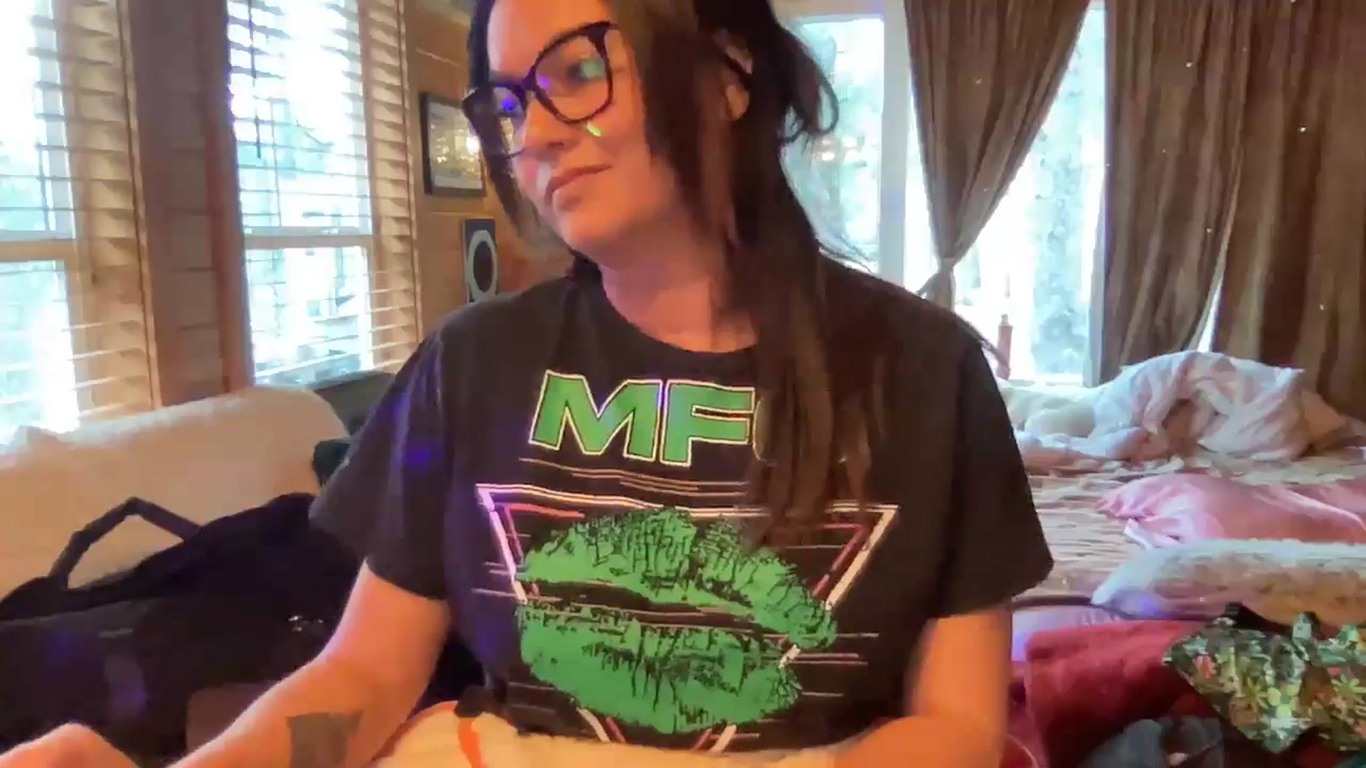 Gallery image thumbnail from Msfoxxylove's myfreecams stream on, 04/08/2026, 14:49 image 20 of 20