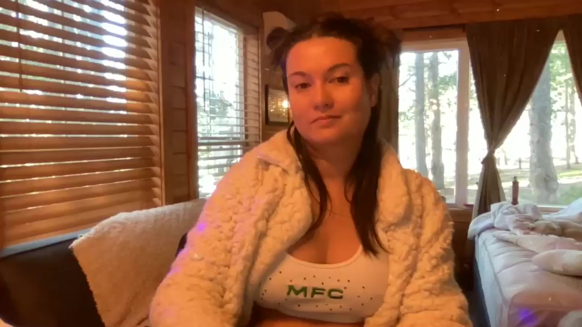 Gallery image thumbnail from Msfoxxylove's myfreecams stream on, 04/09/2026, 13:37 image 16 of 20