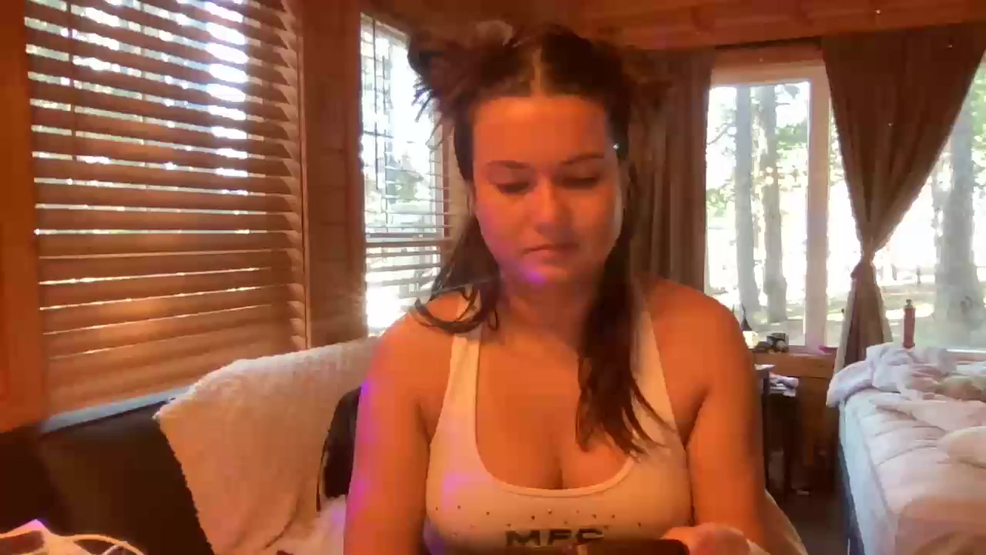 Gallery image thumbnail from Msfoxxylove's myfreecams stream on, 04/09/2026, 13:37 image 12 of 20