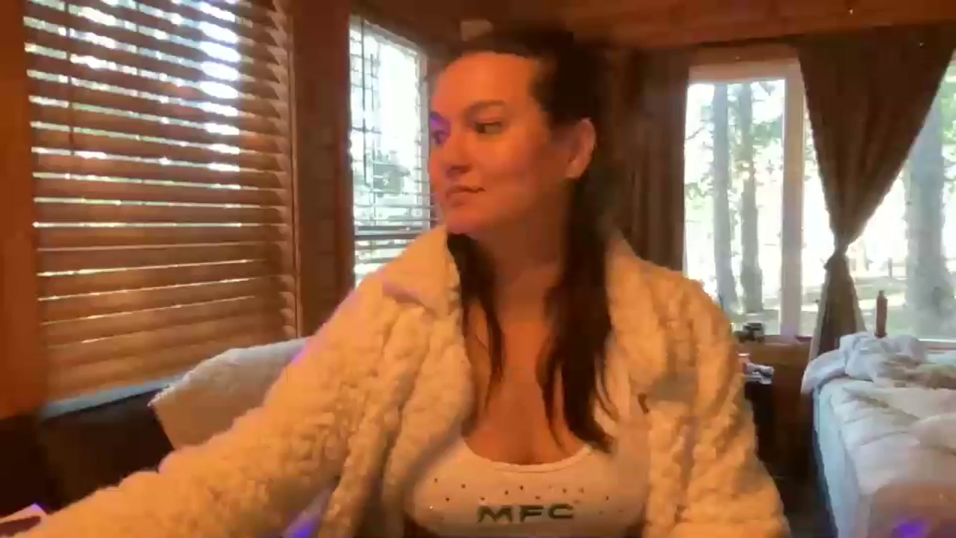 Gallery image thumbnail from Msfoxxylove's myfreecams stream on, 04/09/2026, 13:37 image 15 of 20