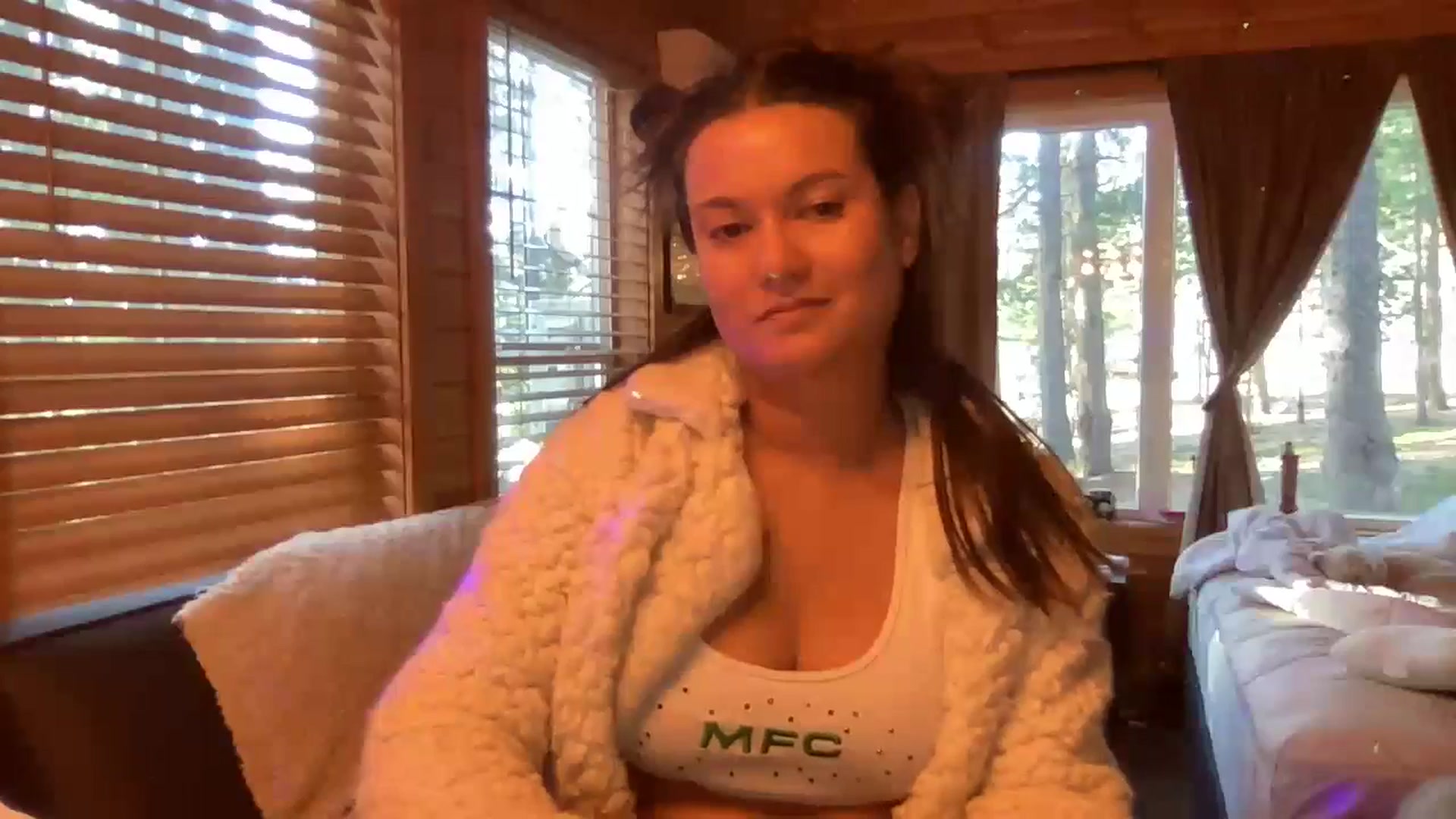 Gallery image thumbnail from Msfoxxylove's myfreecams stream on, 04/09/2026, 13:37 image 20 of 20