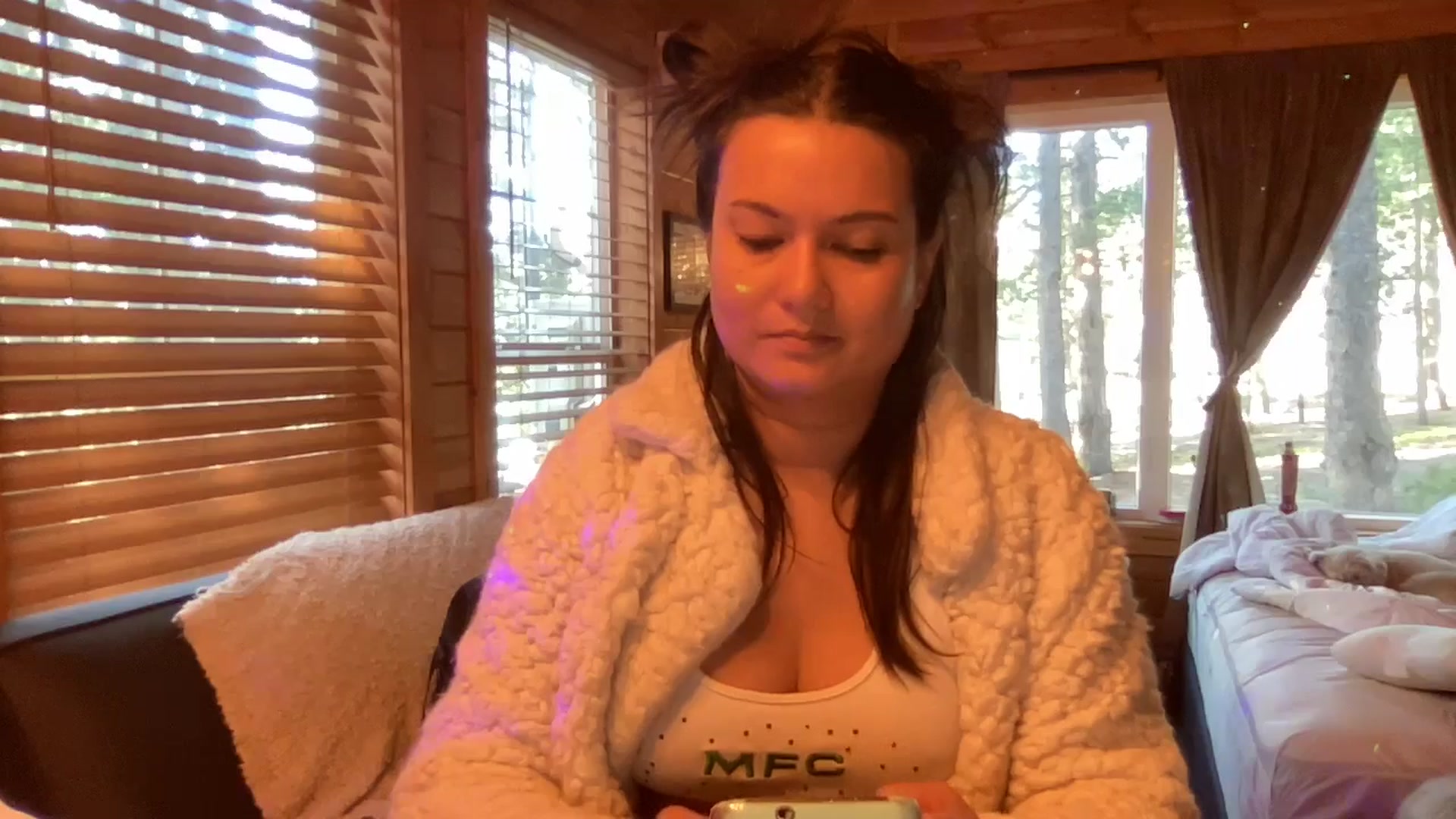 Gallery image thumbnail from Msfoxxylove's myfreecams stream on, 04/09/2026, 13:37 image 17 of 20