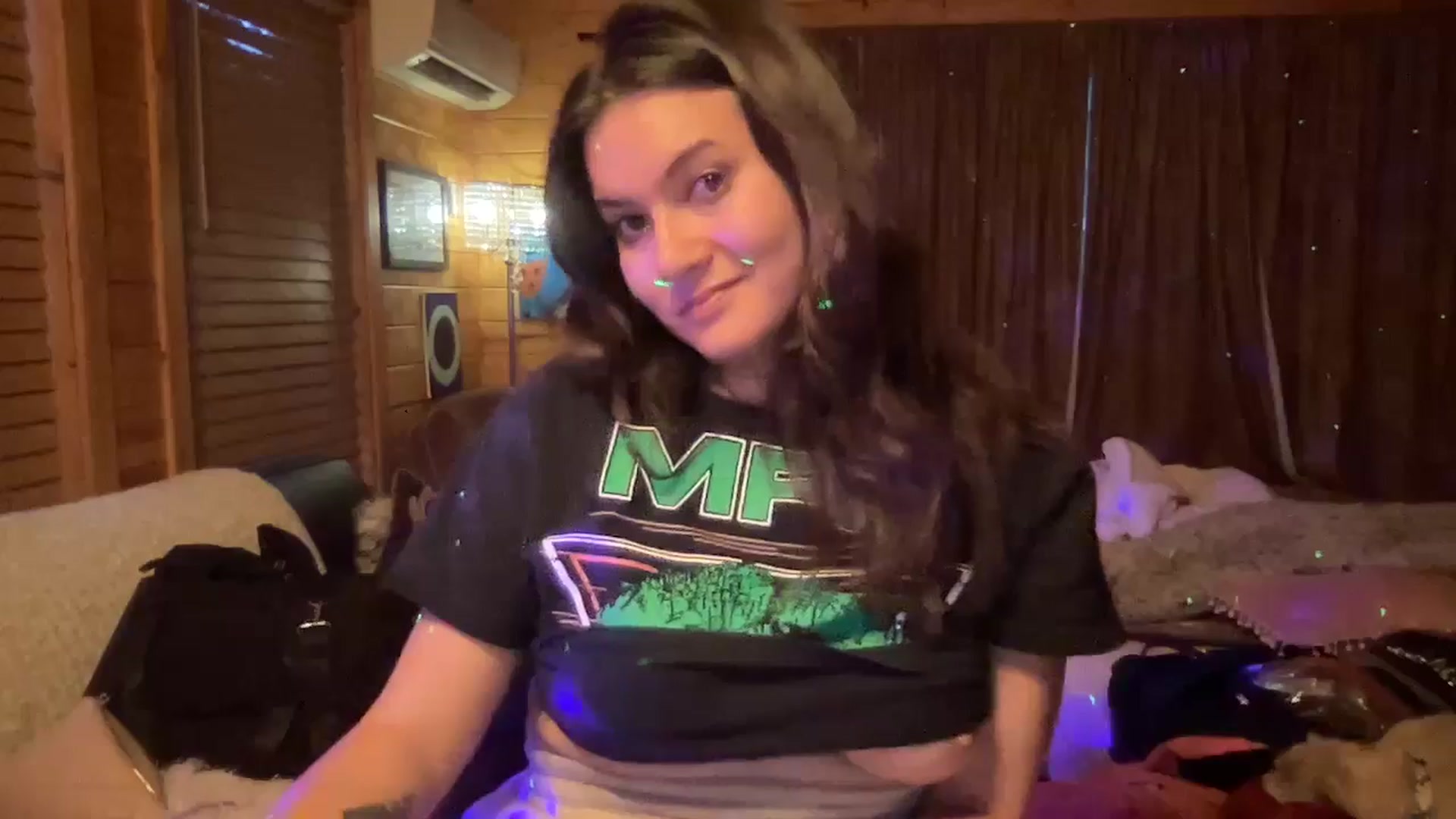 Gallery image thumbnail from Msfoxxylove's myfreecams stream on, 04/13/2026, 12:42 image 17 of 20
