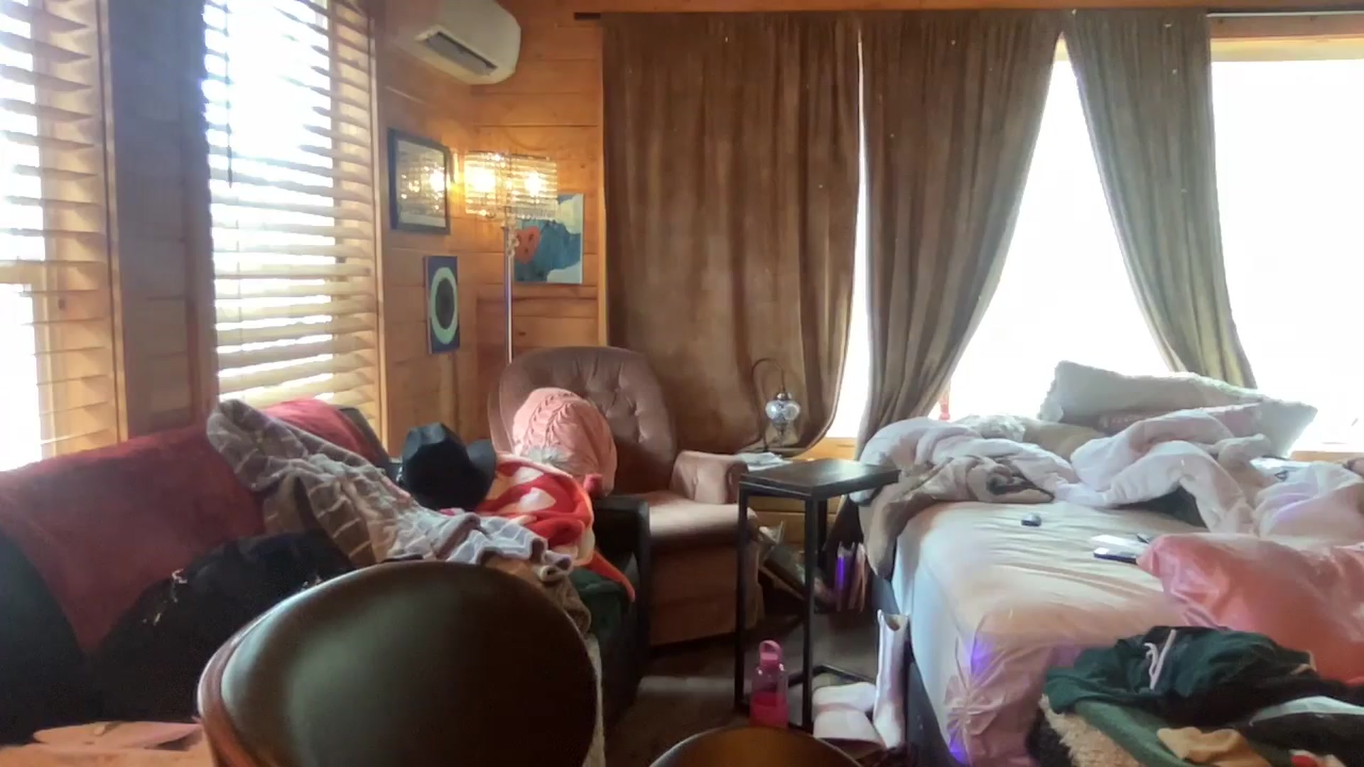 Gallery image thumbnail from Msfoxxylove's myfreecams stream on, 04/25/2026, 17:23 image 3 of 20