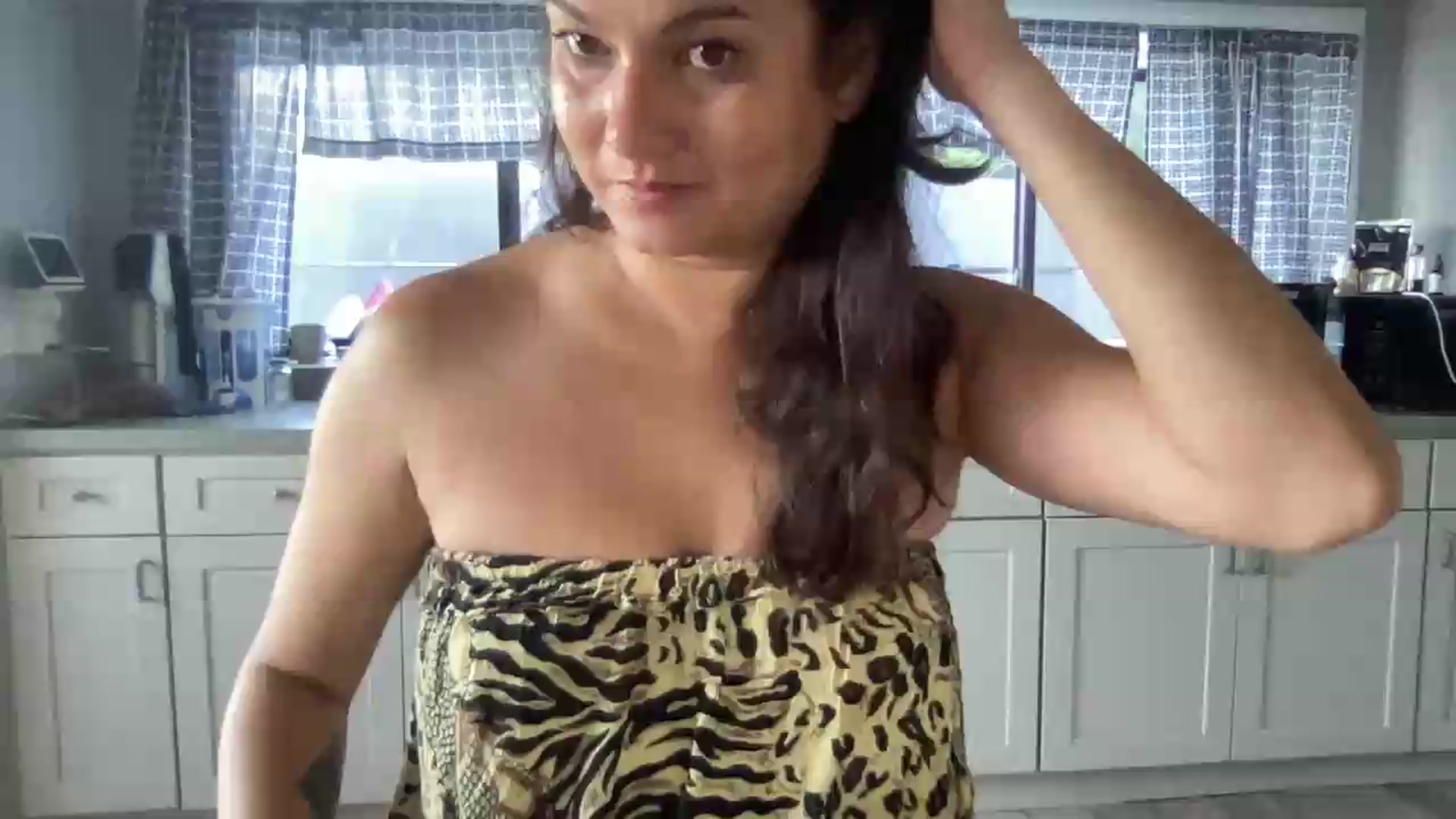 Gallery image thumbnail from Msfoxxylove's myfreecams stream on, 05/10/2026, 11:27 image 10 of 20