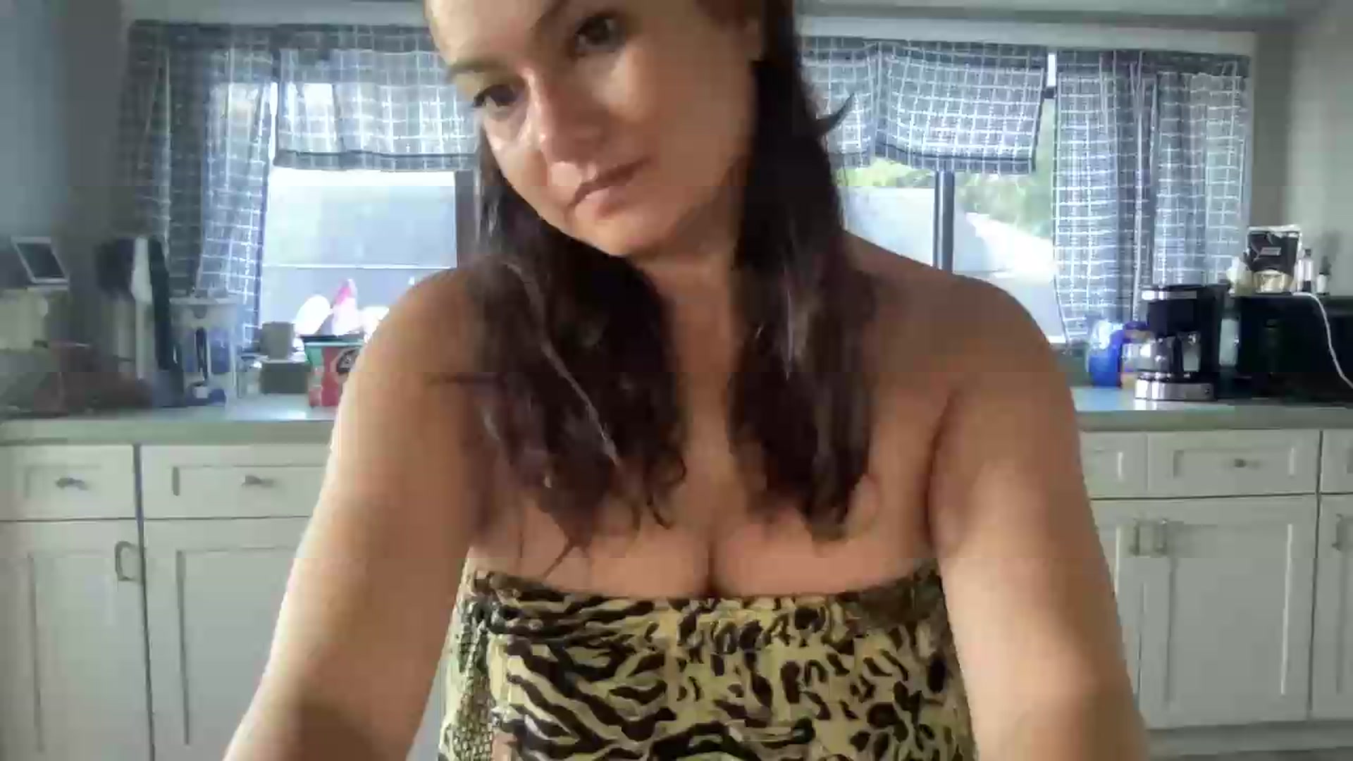 Gallery image thumbnail from Msfoxxylove's myfreecams stream on, 05/10/2026, 11:27 image 3 of 20