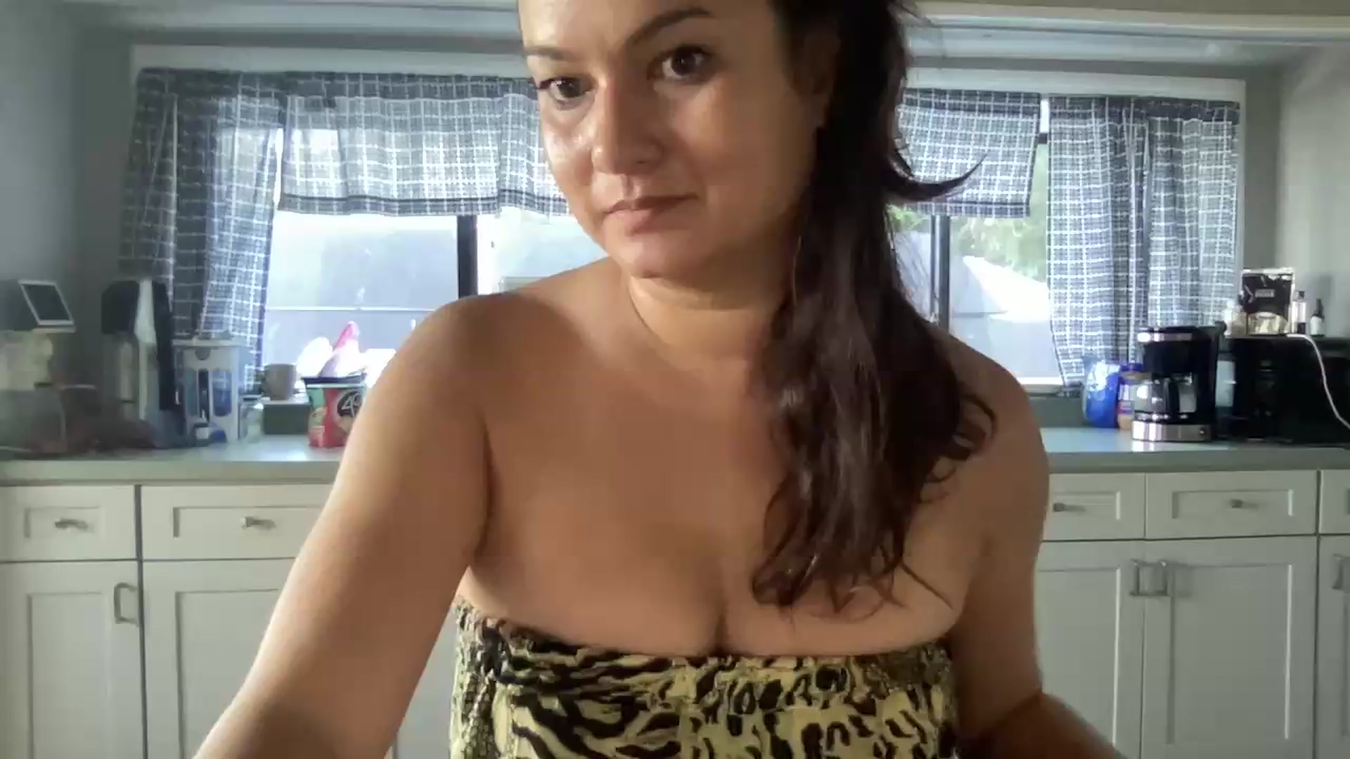 Gallery image thumbnail from Msfoxxylove's myfreecams stream on, 05/10/2026, 11:27 image 2 of 20