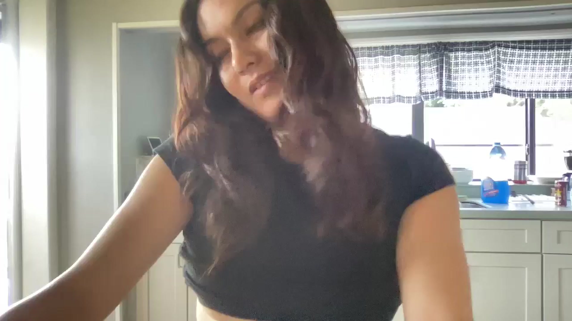 Gallery image thumbnail from Msfoxxylove's myfreecams stream on, 05/11/2026, 11:55 image 14 of 20