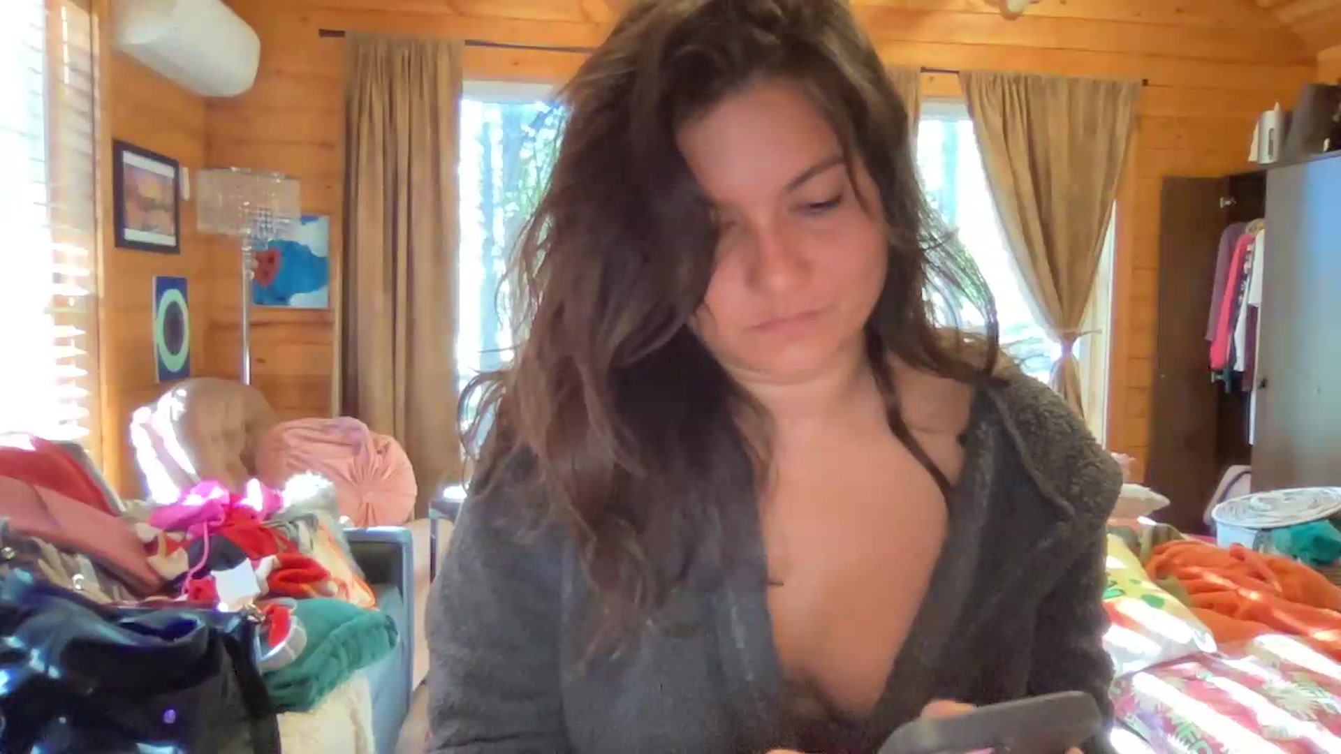 Gallery image thumbnail from Msfoxxylove's myfreecams stream on, 05/24/2026, 14:03 image 16 of 20