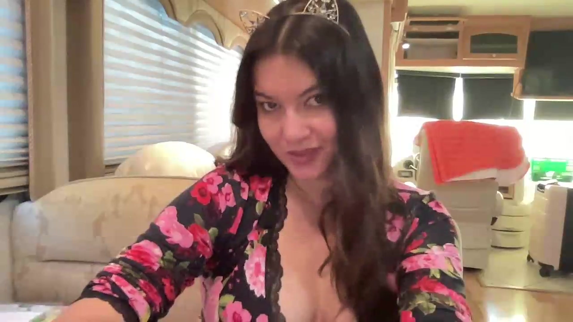 Gallery image thumbnail from Msfoxxylove's myfreecams stream on, 08/28/2026, 13:44 image 7 of 20