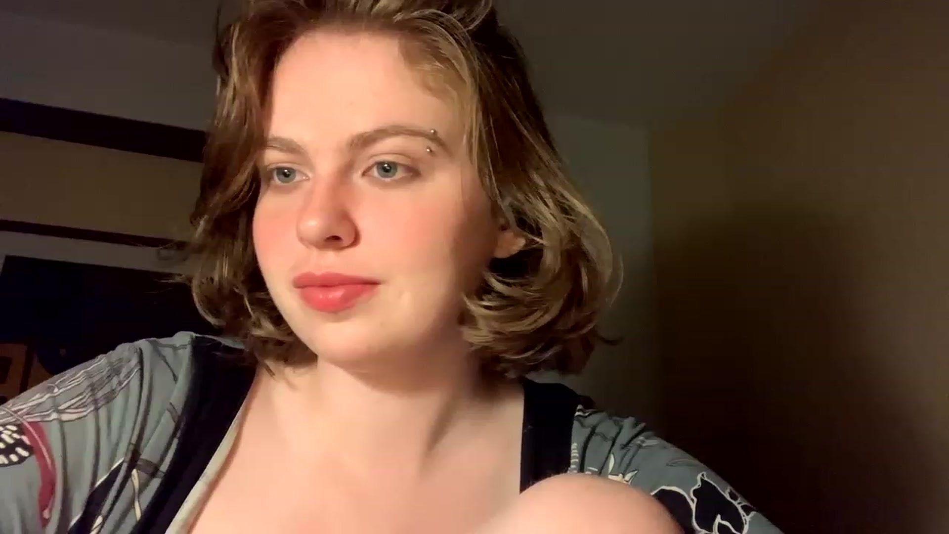 Gallery image thumbnail from Msprissylynx1's myfreecams stream on, 12/18/2022, 03:09 image 1 of 20