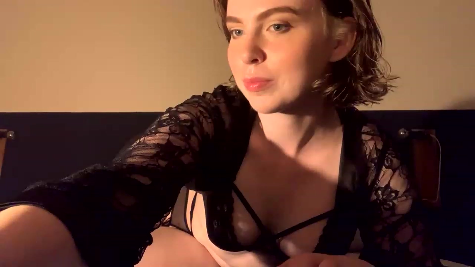 Gallery image thumbnail from Msprissylynx1's myfreecams stream on, 05/18/2023, 02:48 image 9 of 20