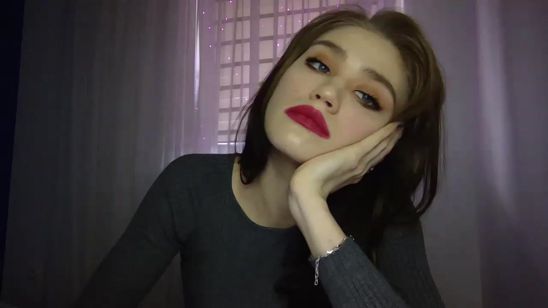 Gallery image thumbnail from Mufinmoon's myfreecams stream on, 04/04/2023, 11:41 image 7 of 20