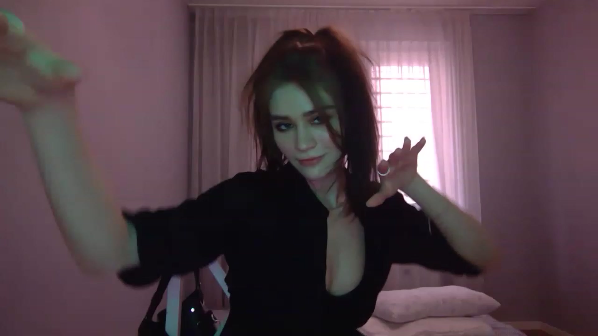 Gallery image thumbnail from Mufinmoon's myfreecams stream on, 04/08/2023, 14:00 image 8 of 20