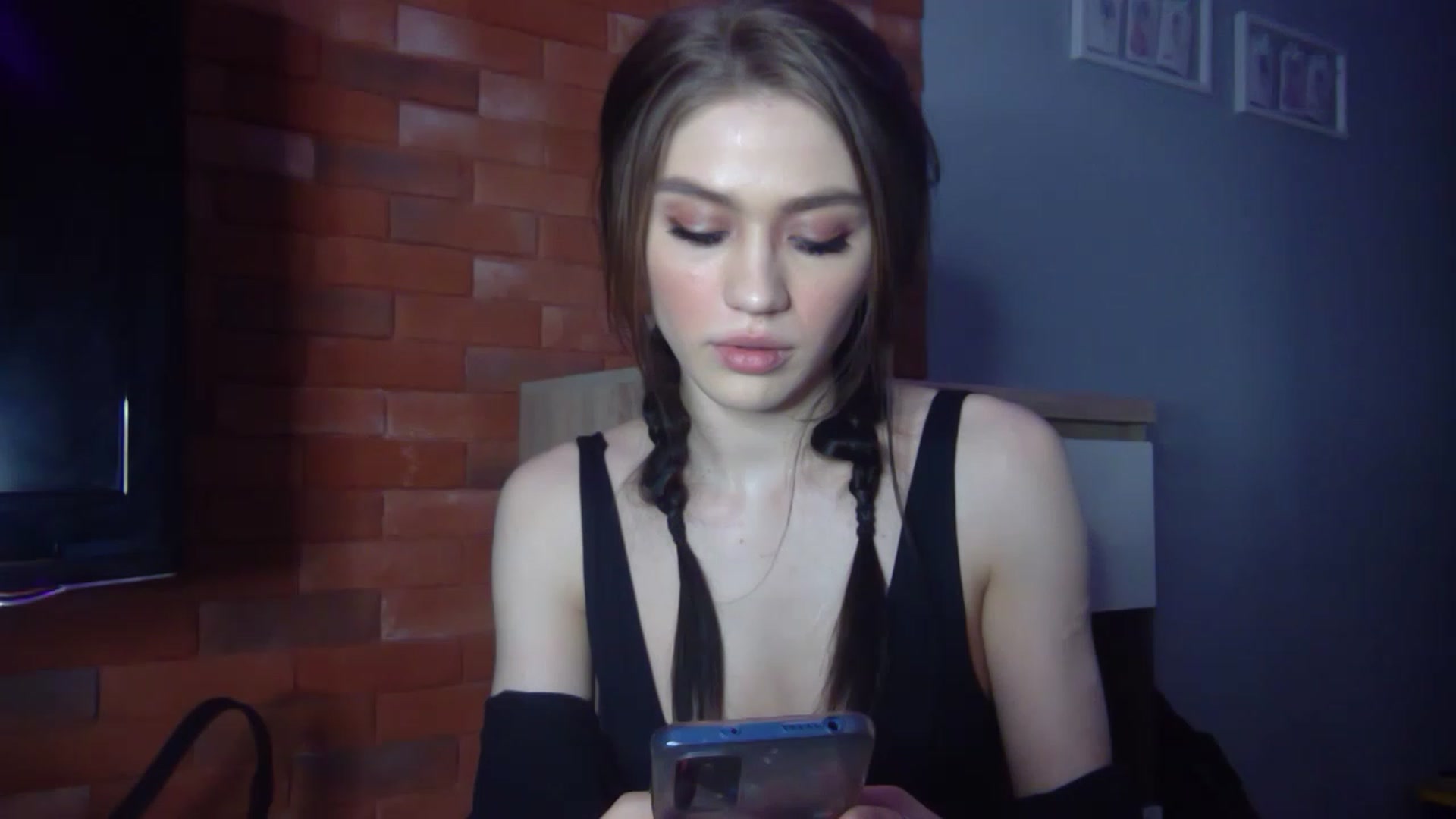 Gallery image thumbnail from Mufinmoon's myfreecams stream on, 04/15/2023, 19:10 image 6 of 20