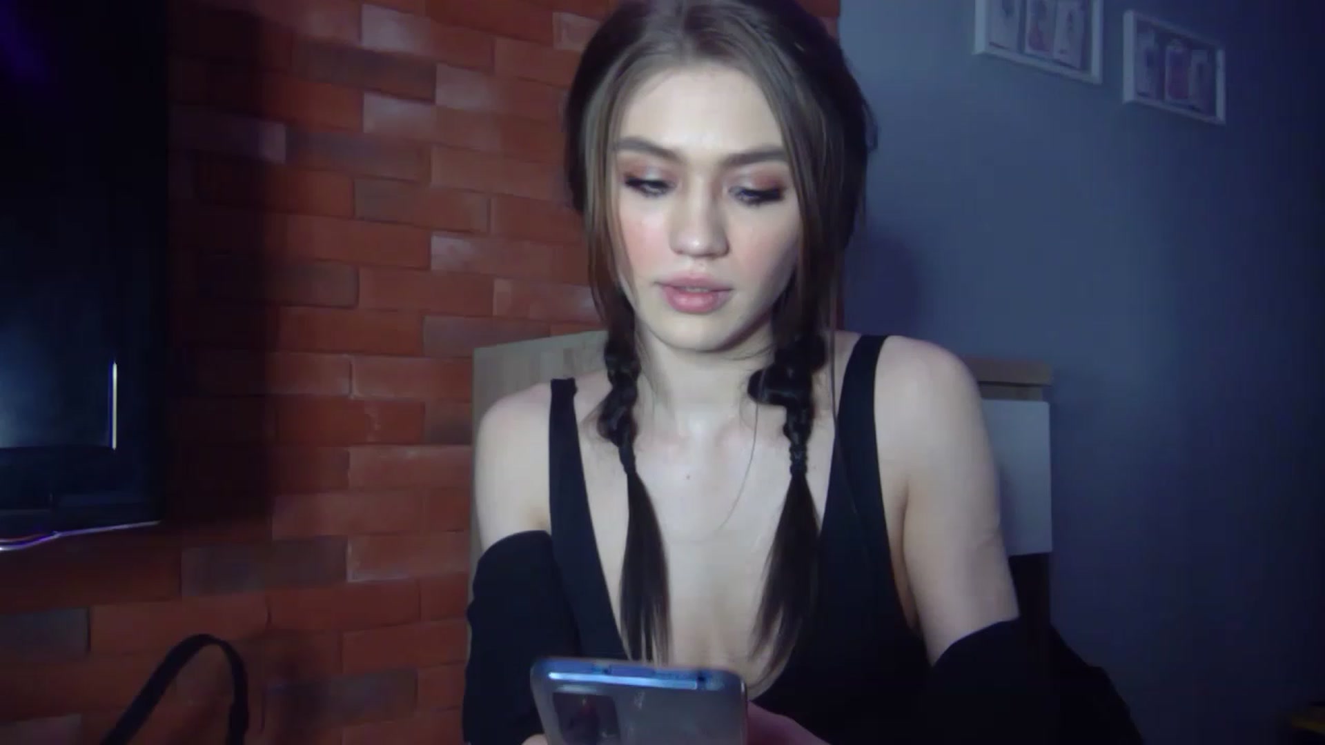 Gallery image thumbnail from Mufinmoon's myfreecams stream on, 04/15/2023, 19:10 image 2 of 20