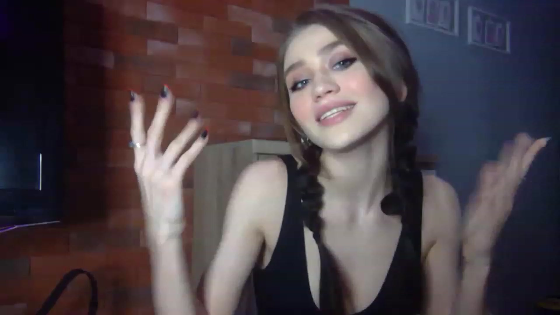 Gallery image thumbnail from Mufinmoon's myfreecams stream on, 04/15/2023, 19:40 image 6 of 20
