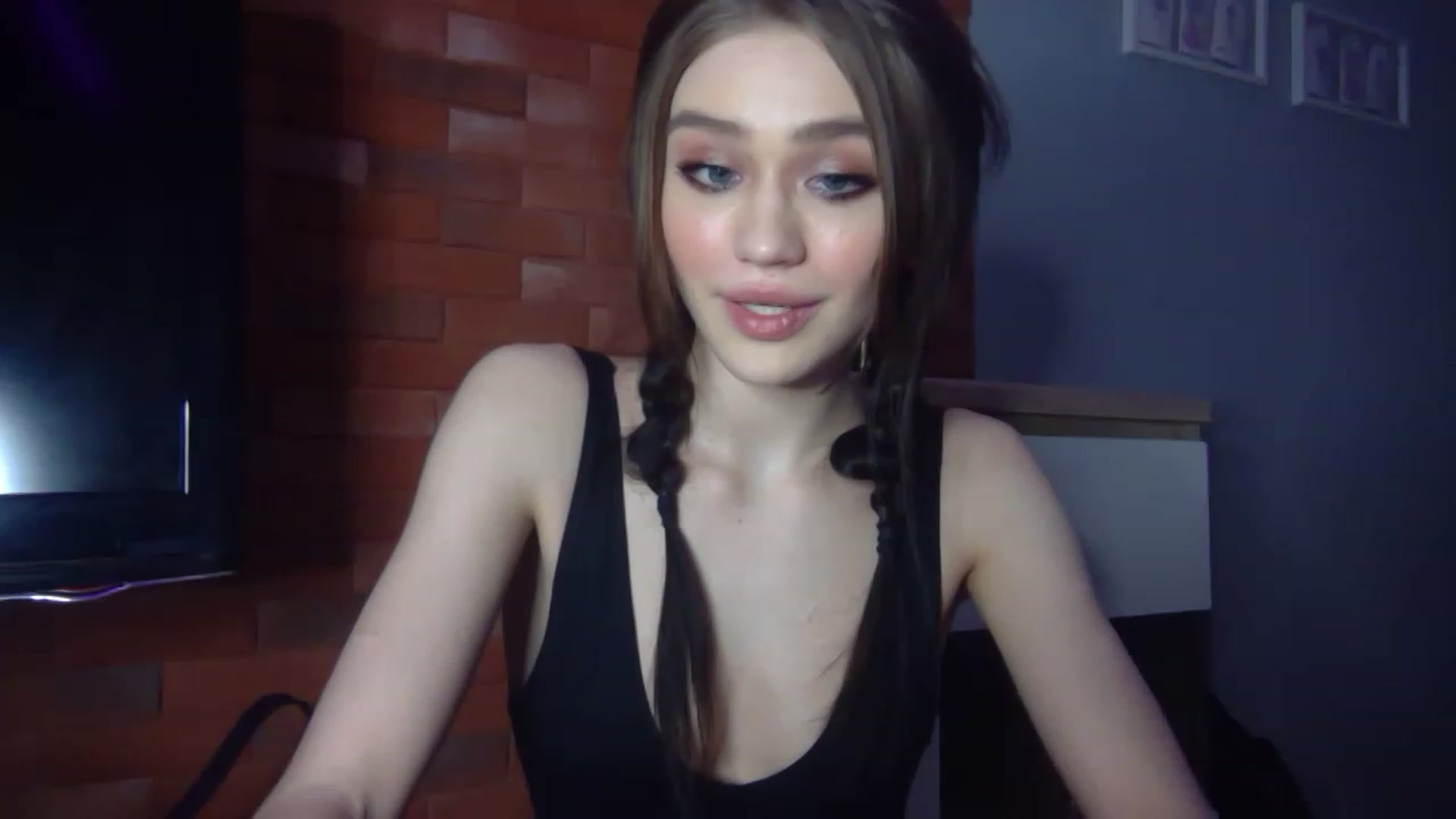 Gallery image thumbnail from Mufinmoon's myfreecams stream on, 04/15/2023, 19:40 image 16 of 20