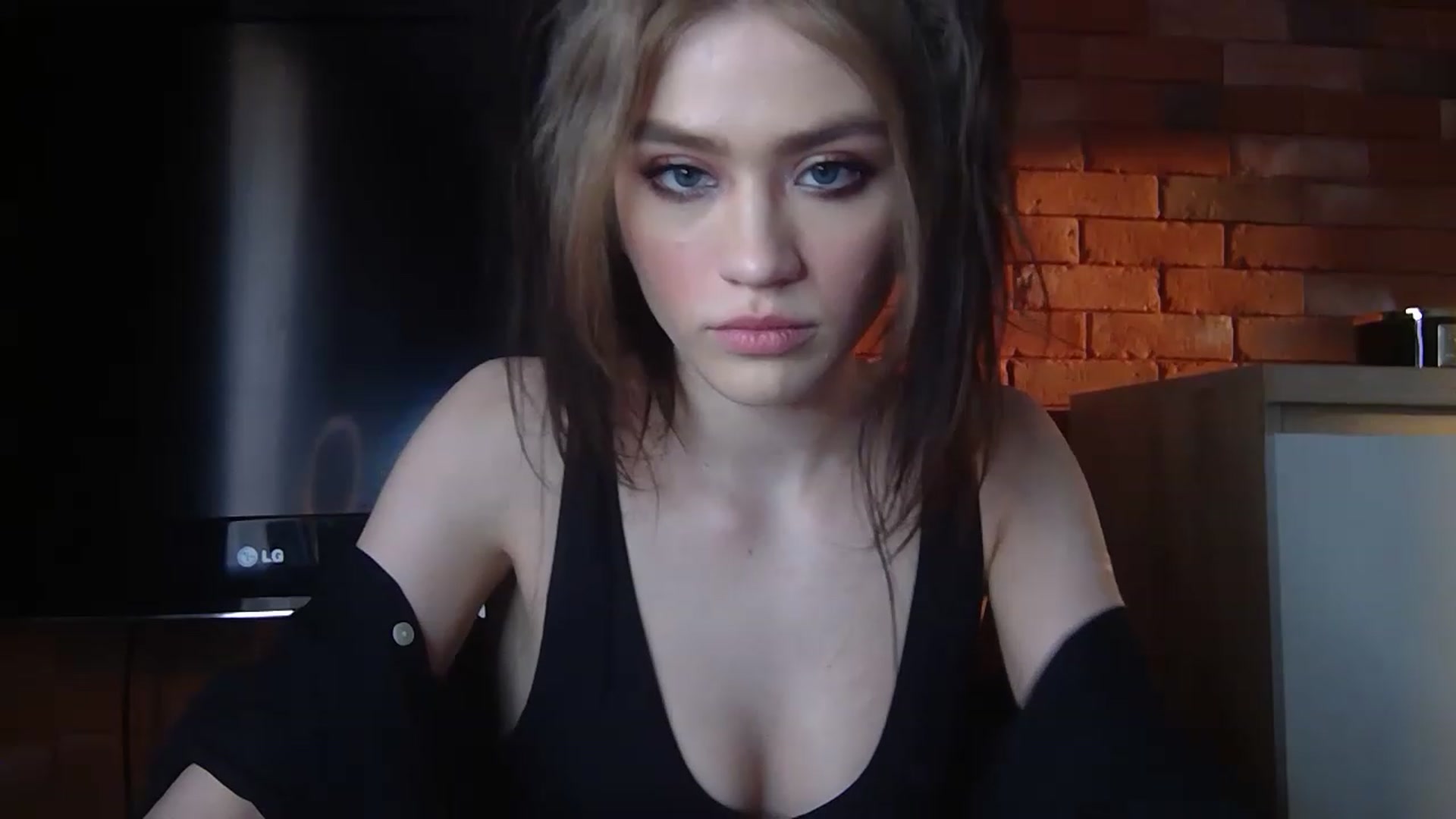 Gallery image thumbnail from Mufinmoon's myfreecams stream on, 04/16/2023, 17:32 image 8 of 20