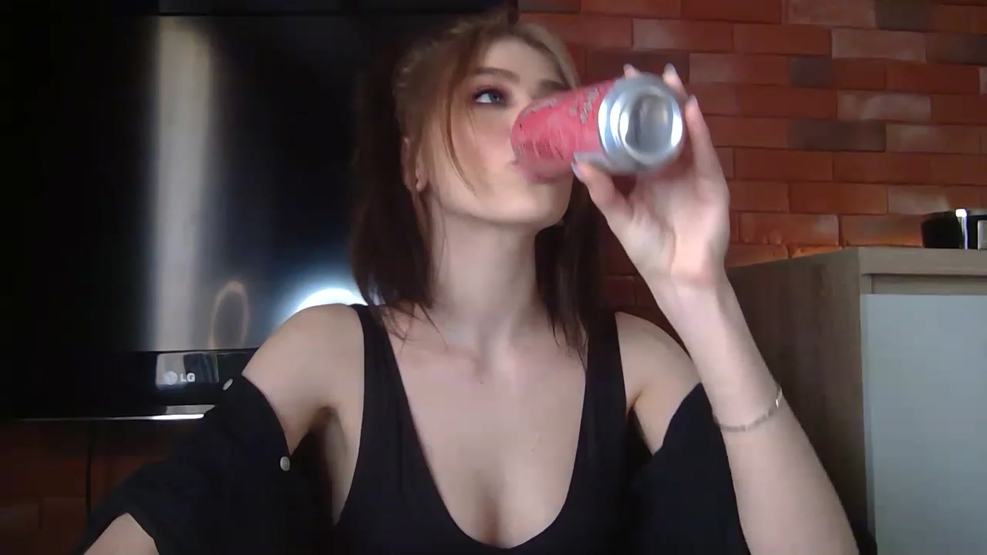 Gallery image thumbnail from Mufinmoon's myfreecams stream on, 04/16/2023, 17:32 image 2 of 20
