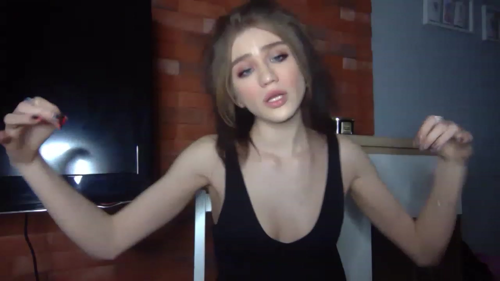 Gallery image thumbnail from Mufinmoon's myfreecams stream on, 04/16/2023, 18:23 image 18 of 20
