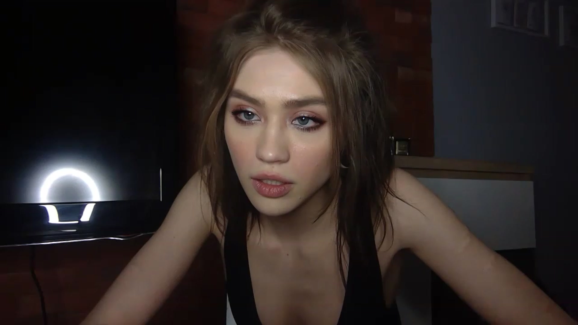 Gallery image thumbnail from Mufinmoon's myfreecams stream on, 04/16/2023, 18:23 image 4 of 20
