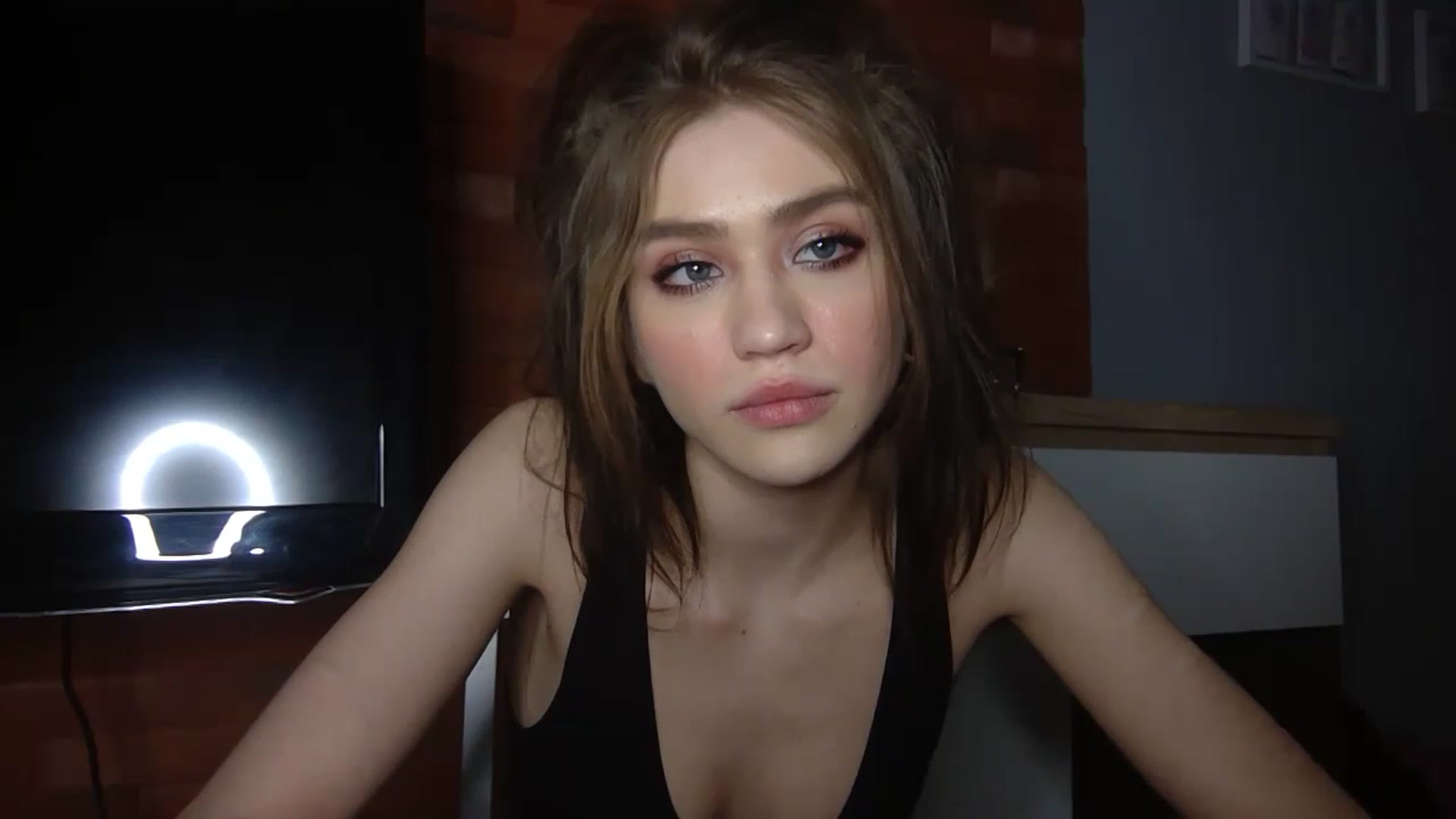 Gallery image thumbnail from Mufinmoon's myfreecams stream on, 04/16/2023, 20:00 image 3 of 20