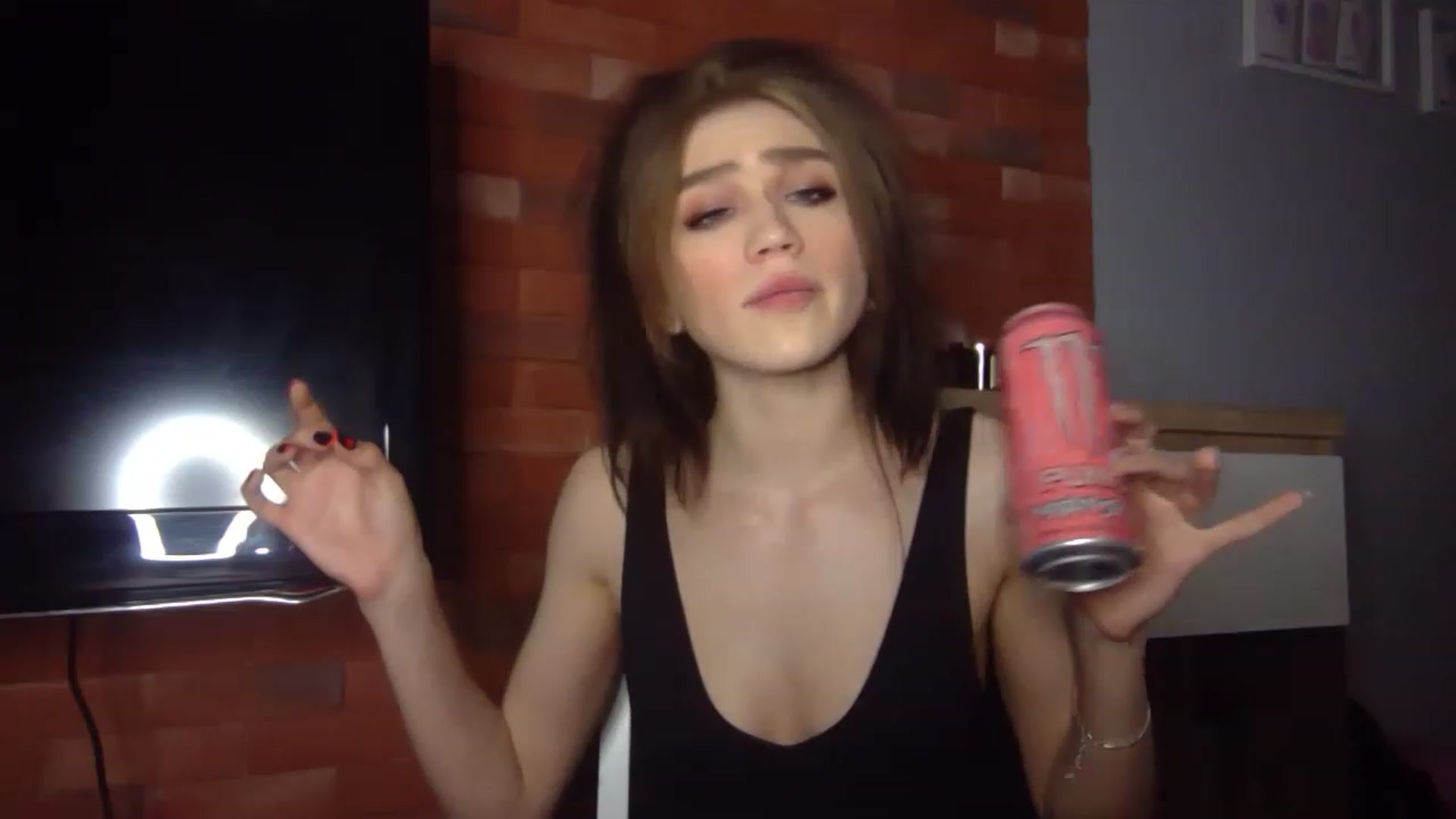 Gallery image thumbnail from Mufinmoon's myfreecams stream on, 04/16/2023, 20:00 image 14 of 20