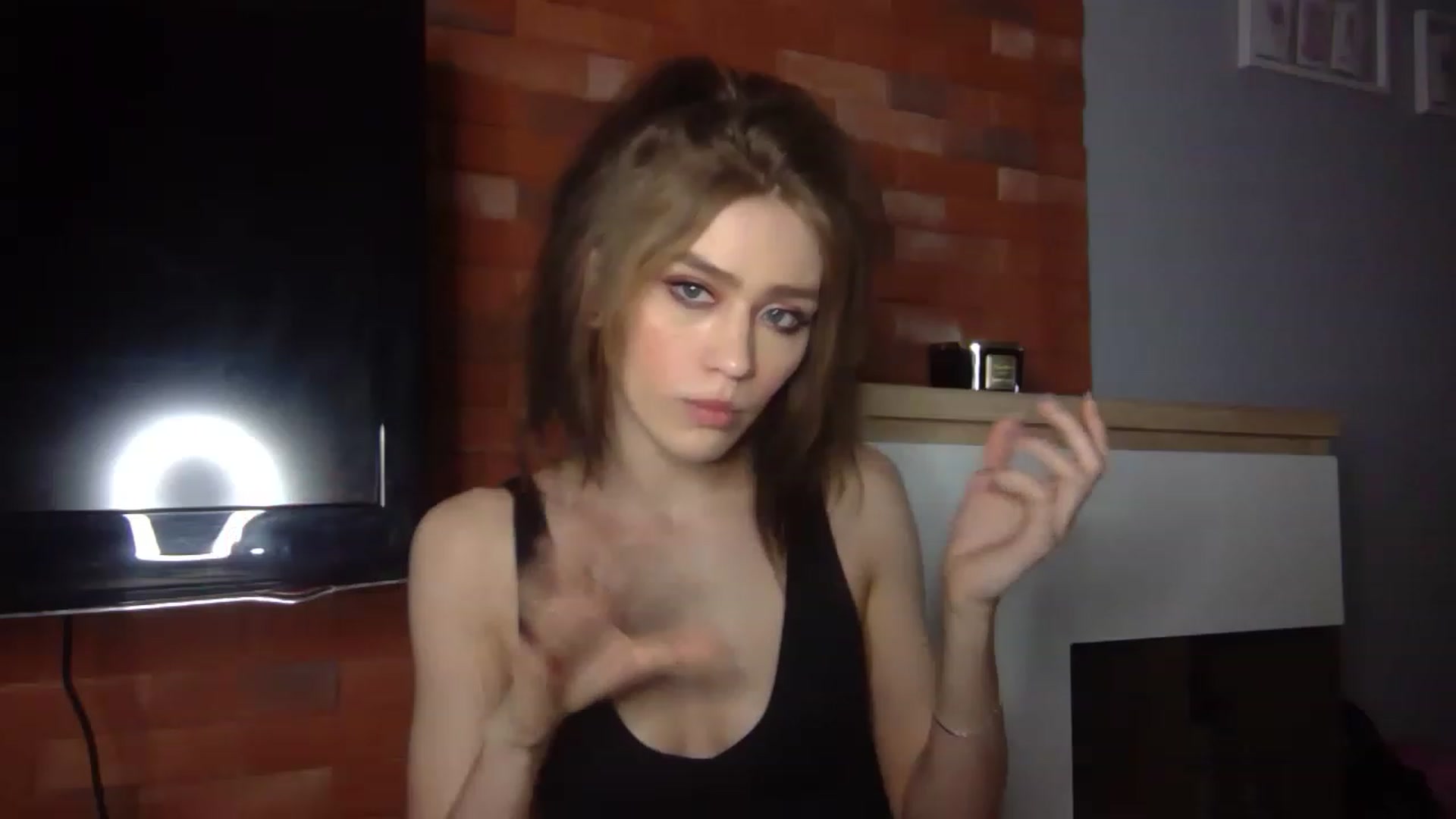 Gallery image thumbnail from Mufinmoon's myfreecams stream on, 04/16/2023, 20:00 image 7 of 20