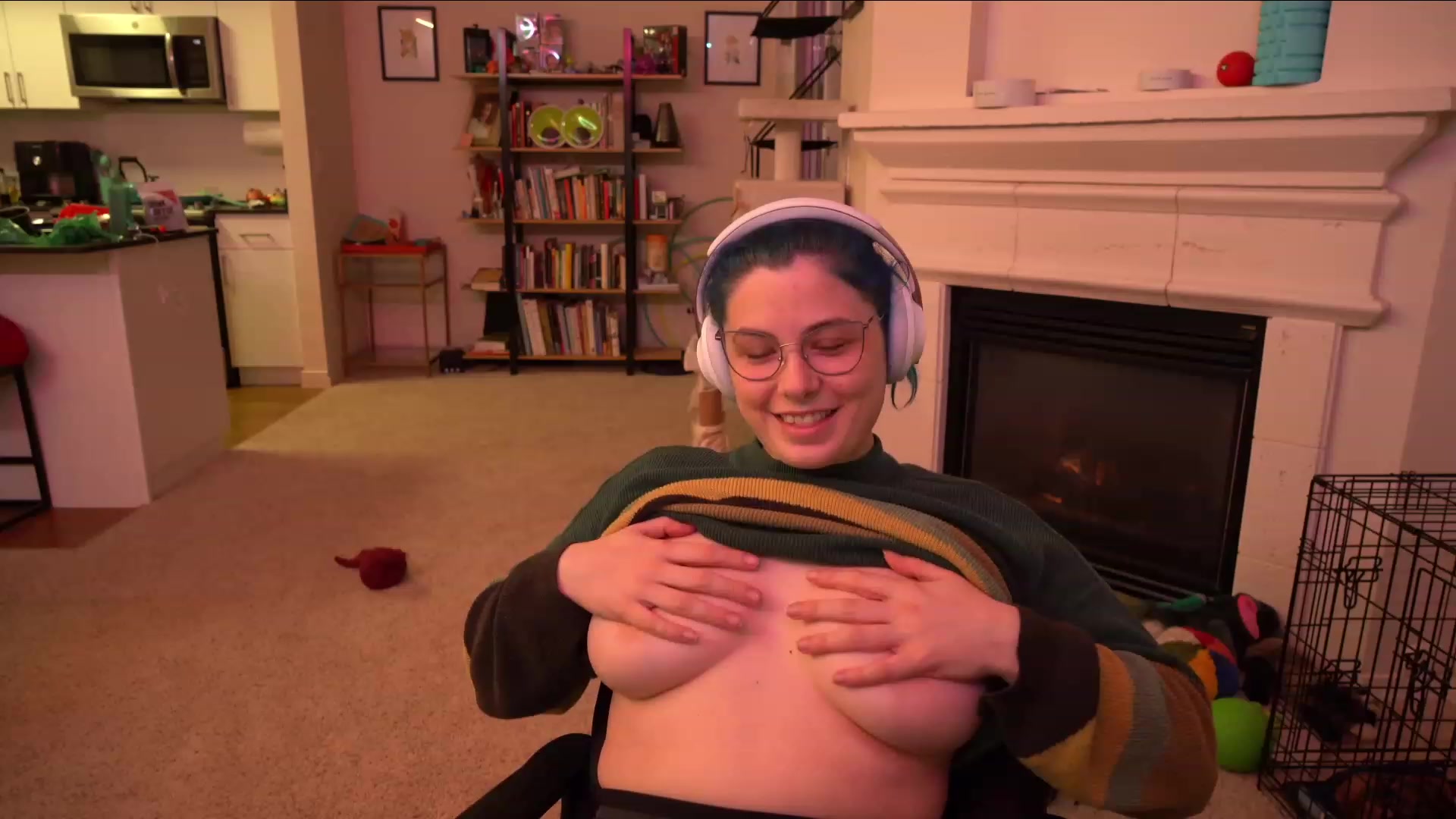 Gallery image thumbnail from MunchaQuchi's myfreecams stream on, 02/21/2023, 02:15 image 18 of 20