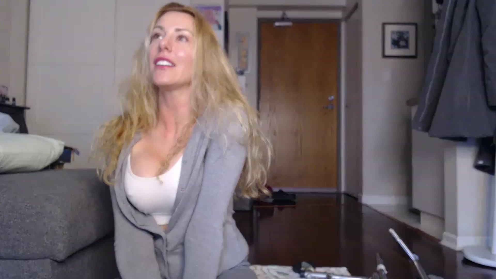 Gallery image thumbnail from MuseThalia's myfreecams stream on, 01/03/2023, 20:36 image 1 of 20