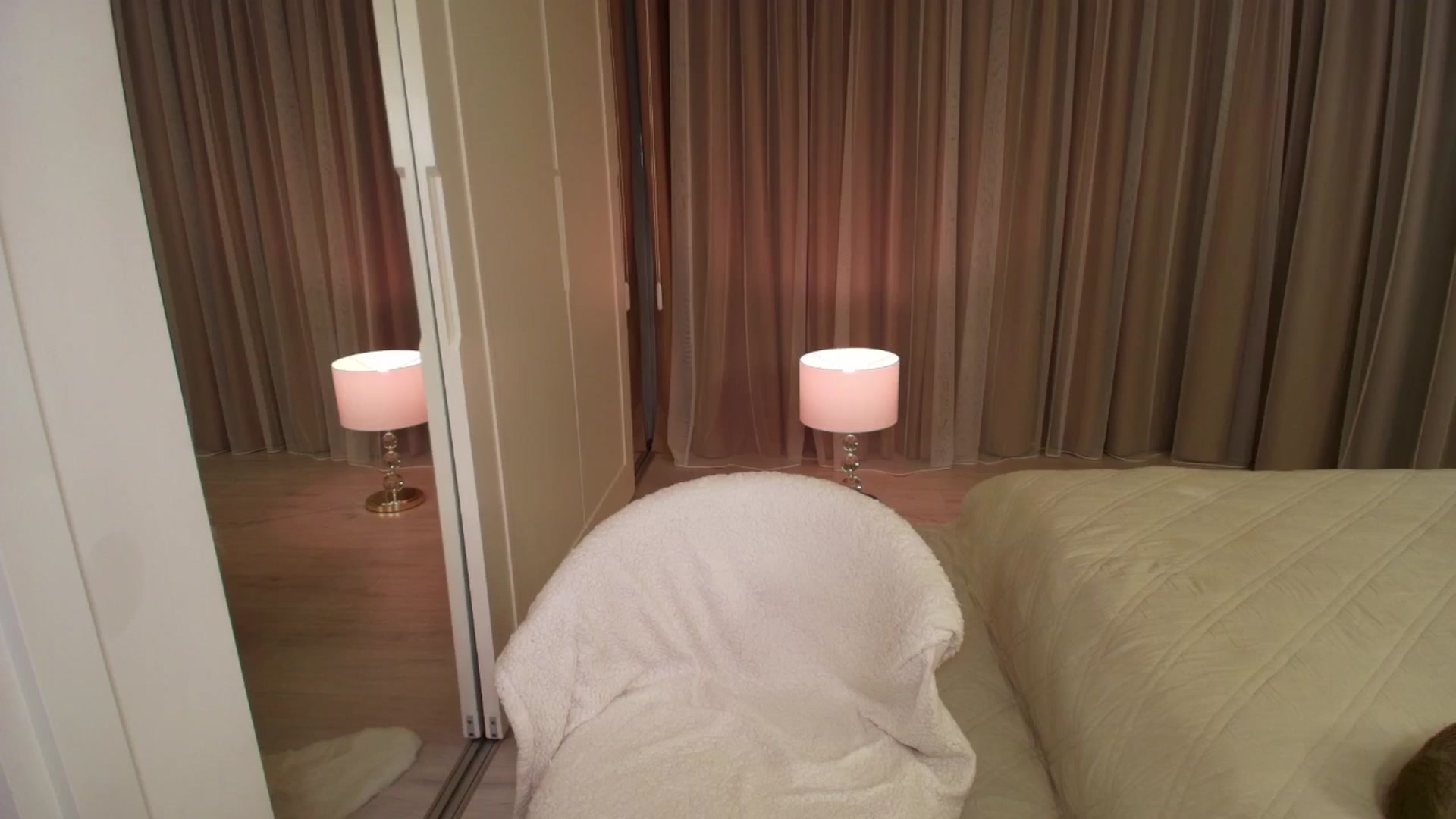 Gallery image thumbnail from Muse_'s myfreecams stream on, 12/13/2025, 22:05 image 18 of 20