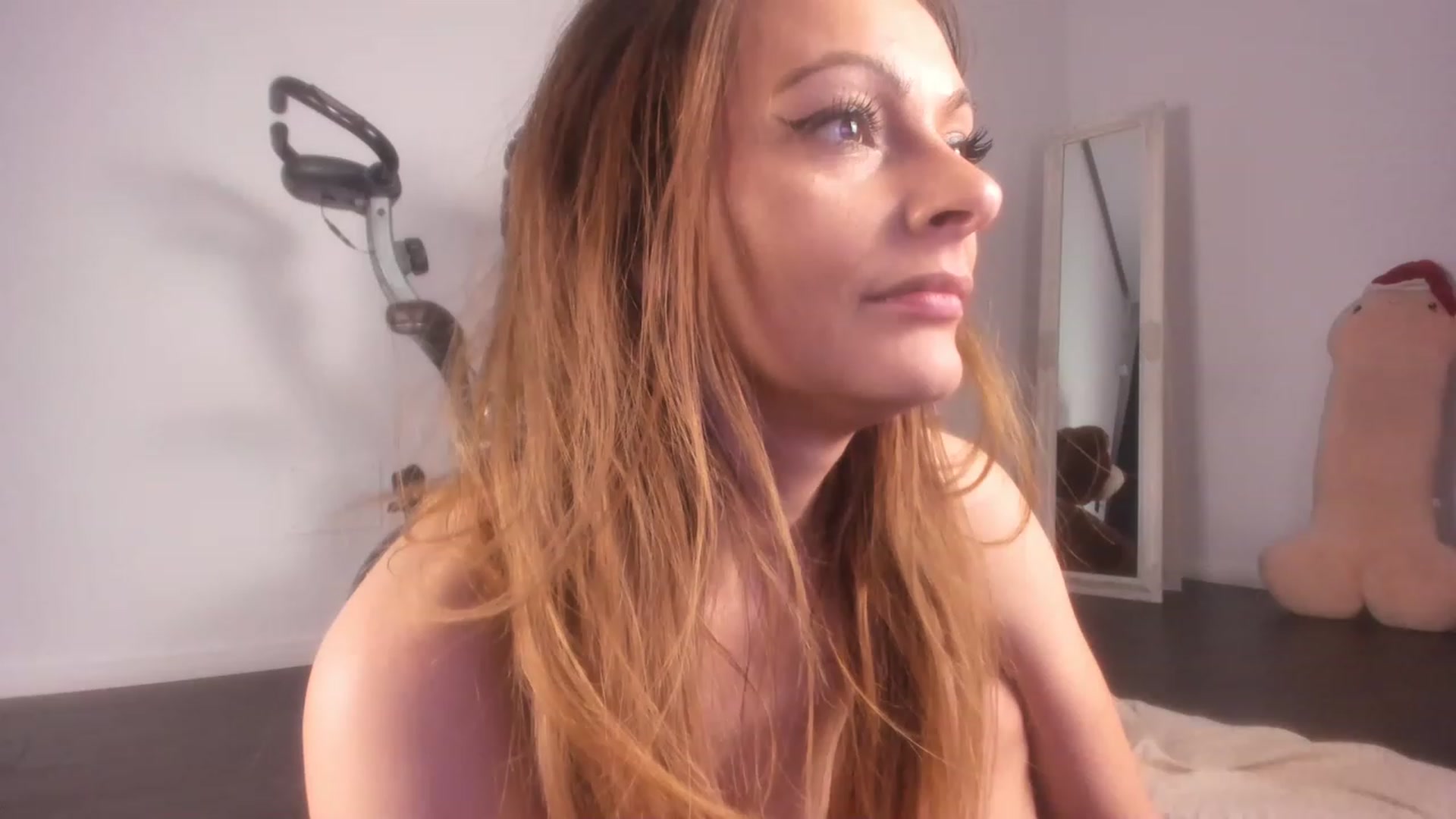 Gallery image thumbnail from MyAss4Santa's myfreecams stream on, 12/03/2022, 10:13 image 17 of 20