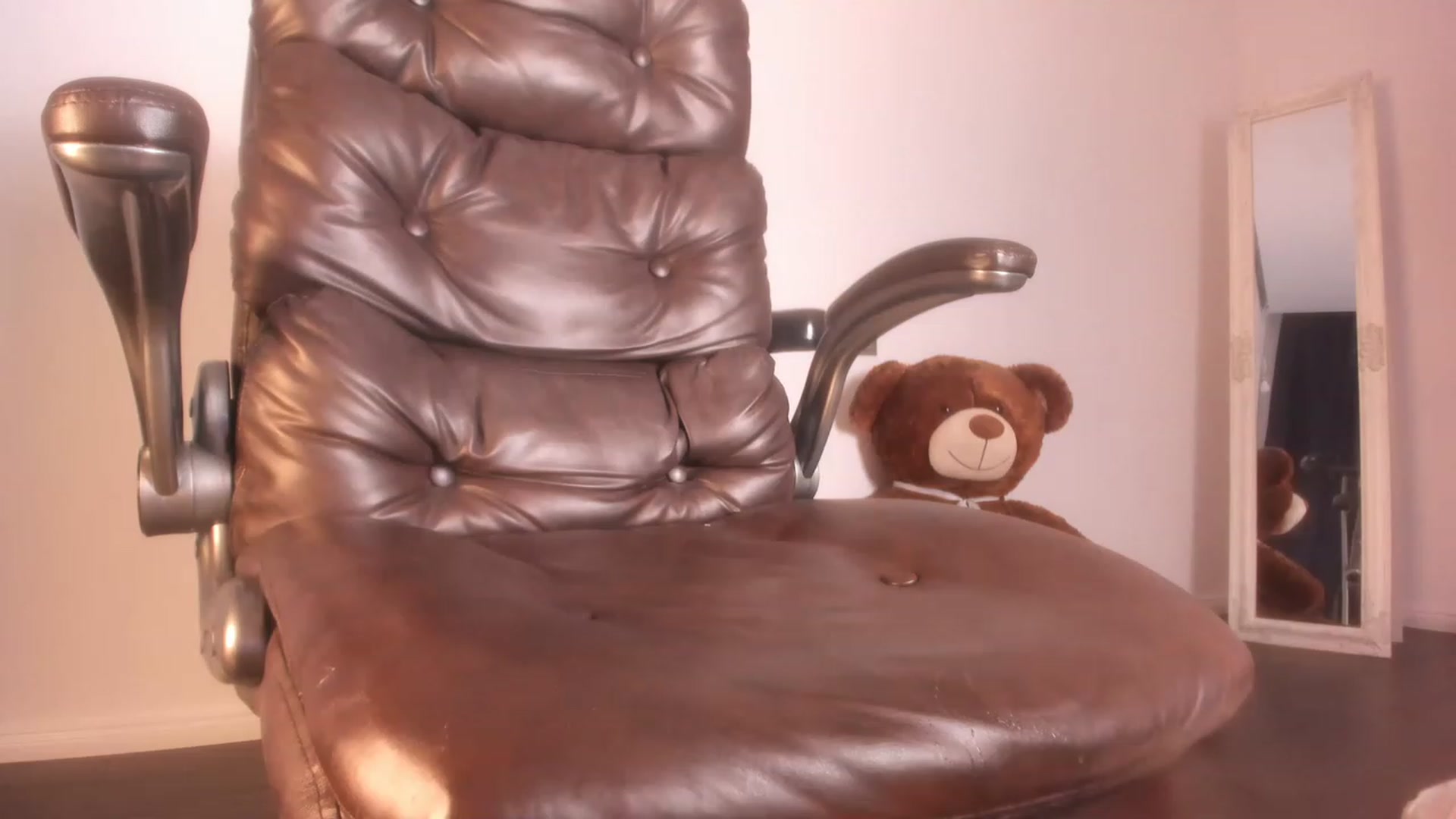 Gallery image thumbnail from MyAss4Santa's myfreecams stream on, 12/03/2022, 11:59 image 7 of 20