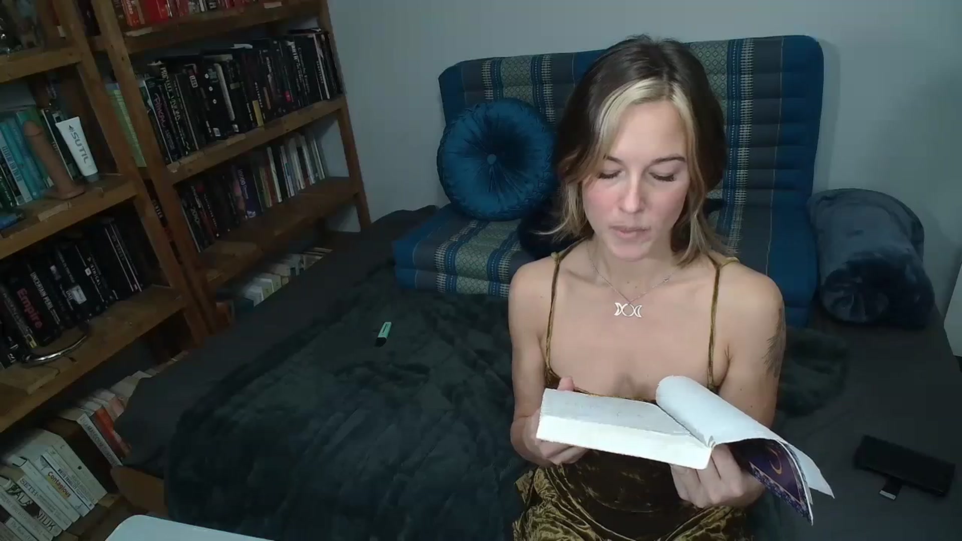 Gallery image thumbnail from MyEmpress's myfreecams stream on, 12/10/2023, 17:22 image 14 of 20