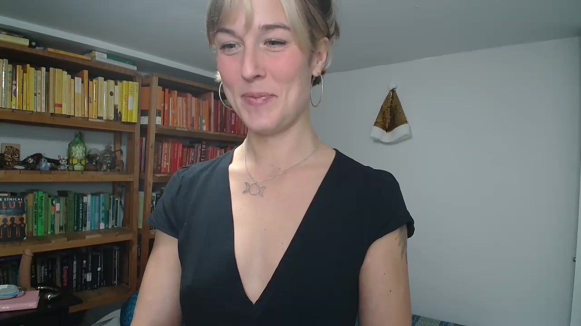 Gallery image thumbnail from MyEmpress's myfreecams stream on, 12/19/2023, 20:45 image 5 of 20