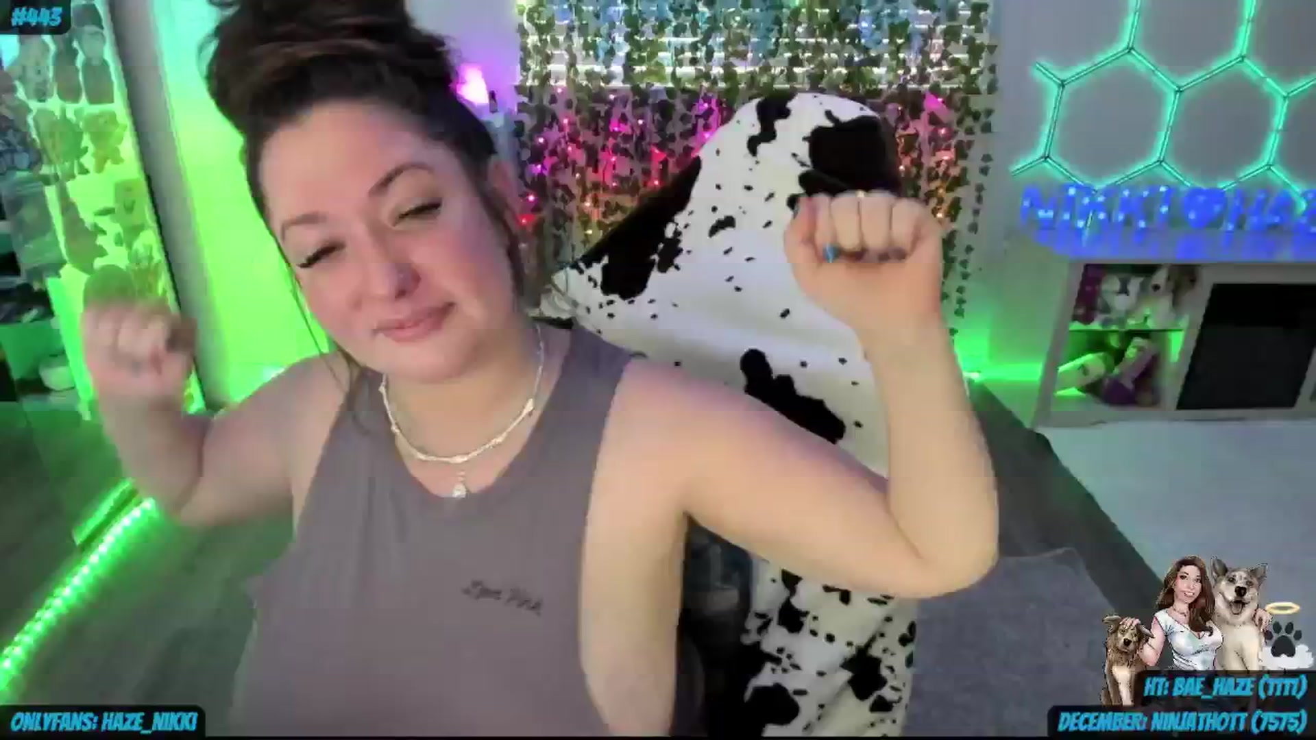 Gallery image thumbnail from MyFreeThott's myfreecams stream on, 12/31/2024, 18:19 image 14 of 20