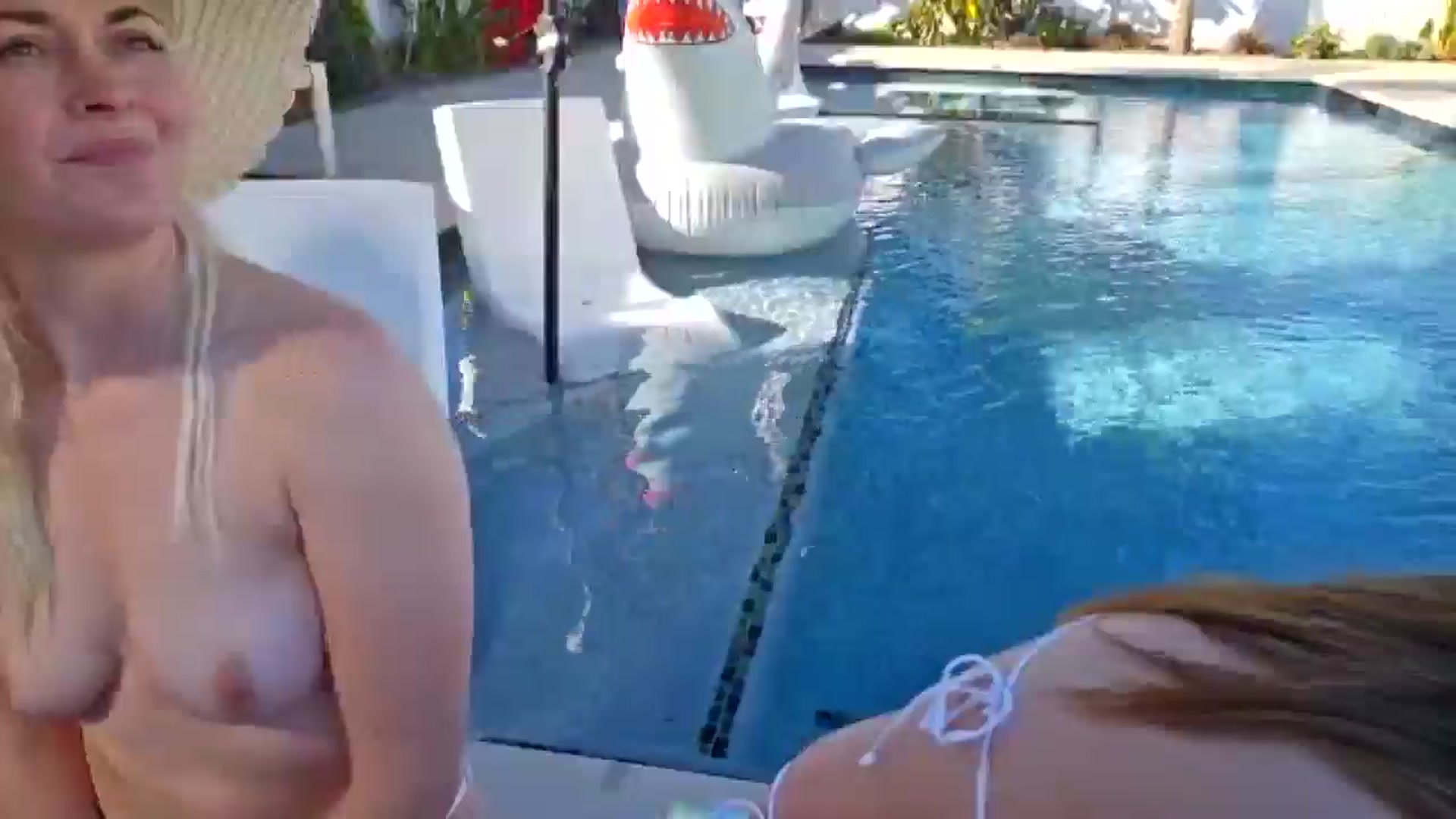 Gallery image thumbnail from MyMaryAngel's myfreecams stream on, 03/10/2025, 24:01 image 13 of 20