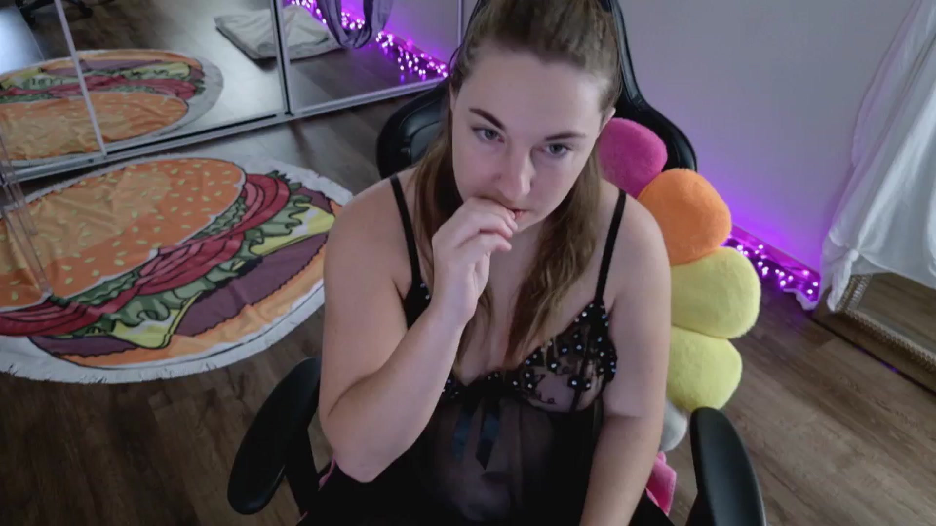 Gallery image thumbnail from MyMaryAngel's myfreecams stream on, 11/11/2025, 11:41 image 4 of 20