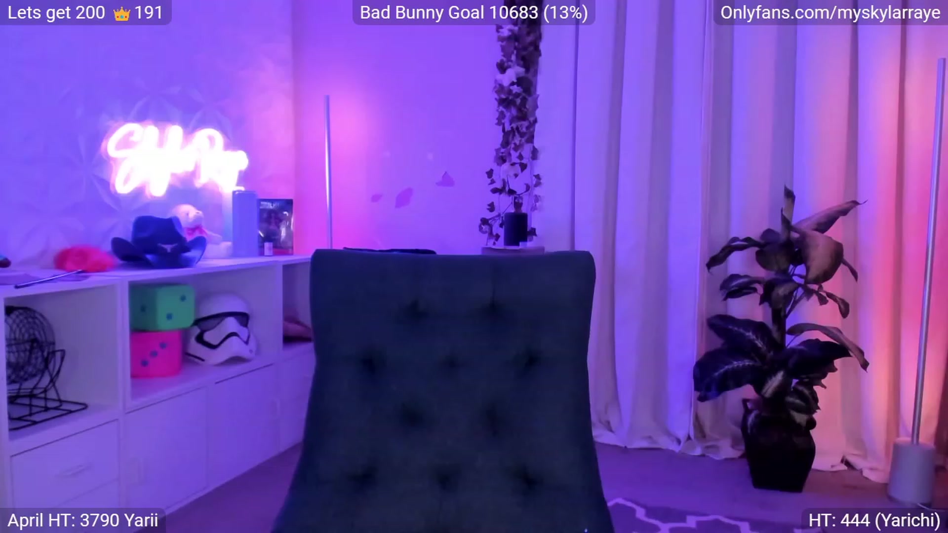Gallery image thumbnail from MySkylarRaye's myfreecams stream on, 04/10/2023, 03:22 image 12 of 20