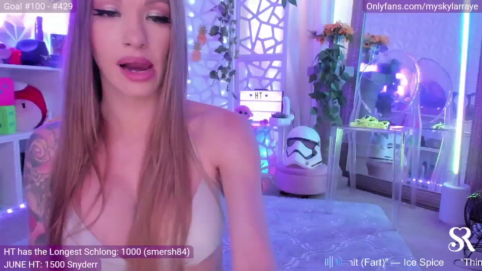 Gallery image thumbnail from MySkylarRaye's myfreecams stream on, 06/10/2024, 24:01 image 9 of 20
